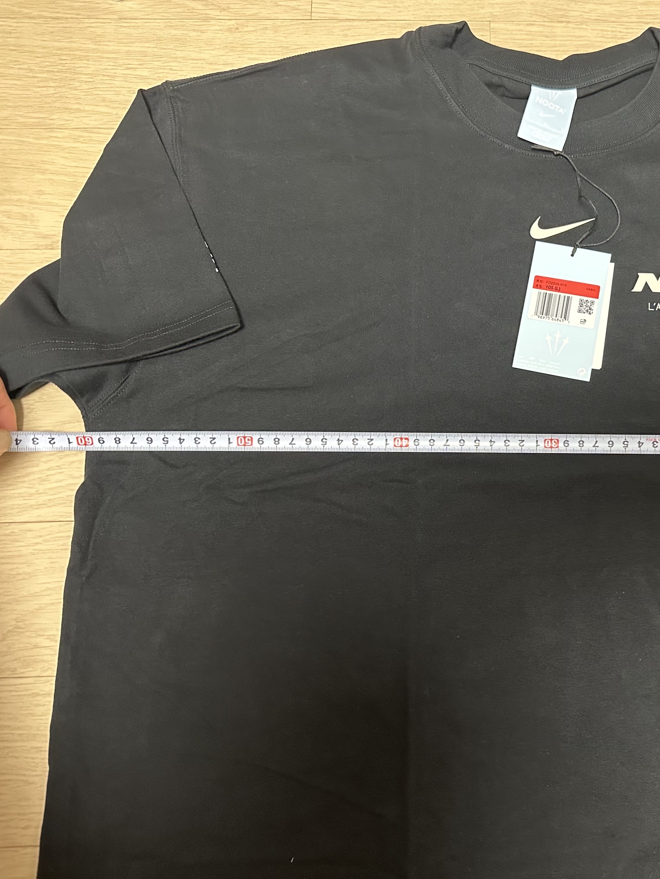 Nike x Drake Nocta x Kar L'Art De L'Automobile Burrow T-Shirt Black (FD2205-010) 착용 스타일 - 2