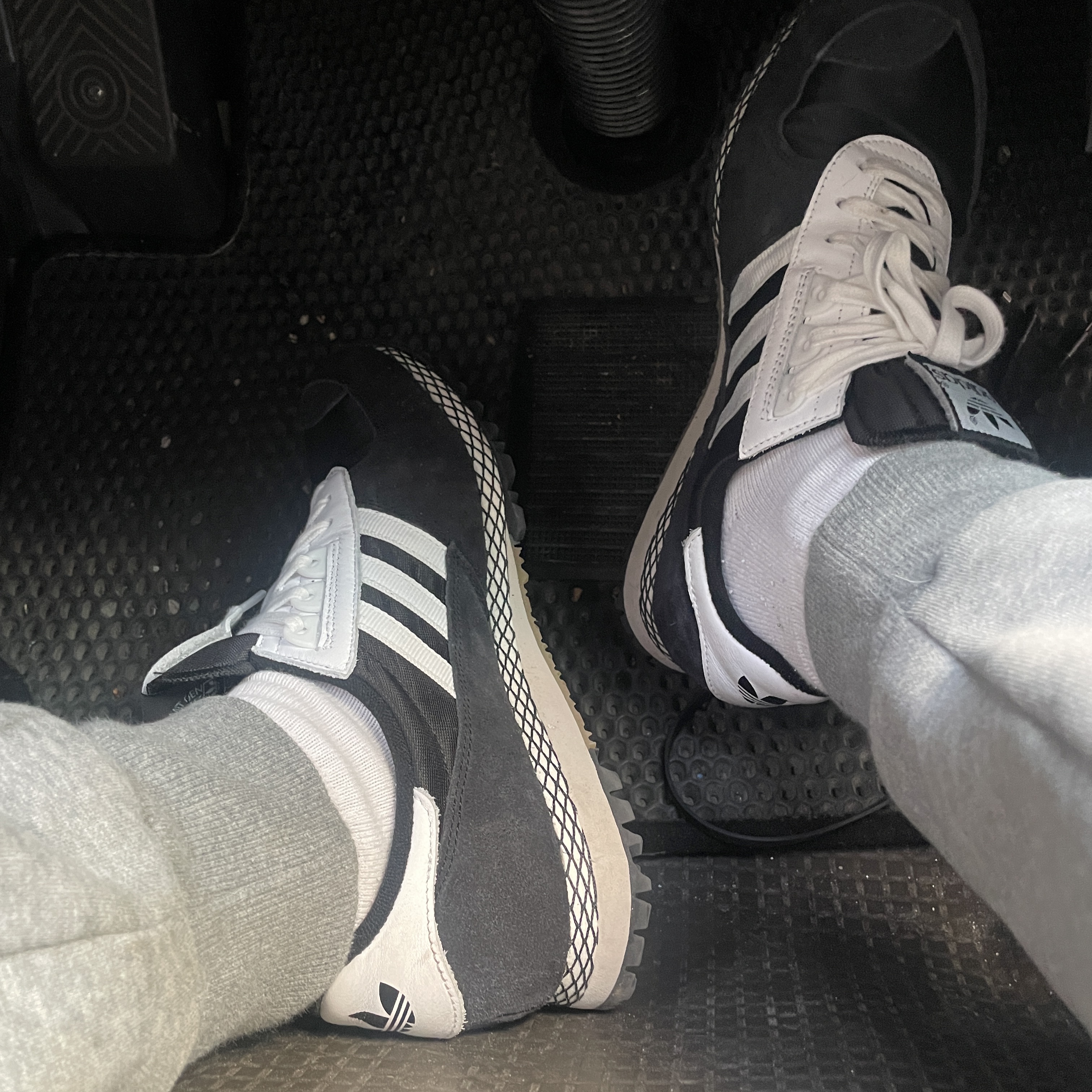 Adidas City Marathon PT Core Black 착용 스타일 - 2