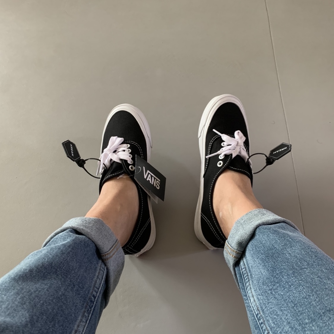Vans Vault OG Authentic LX Black 착용 스타일