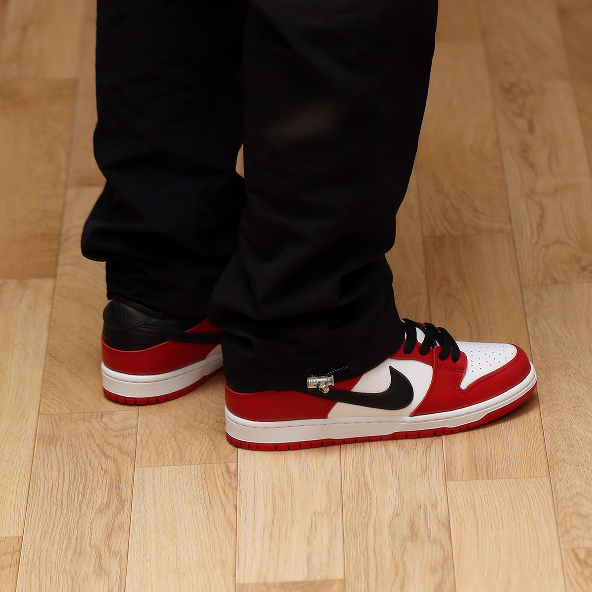 Nike SB Dunk Low Pro Chicago 착용 스타일 - 4