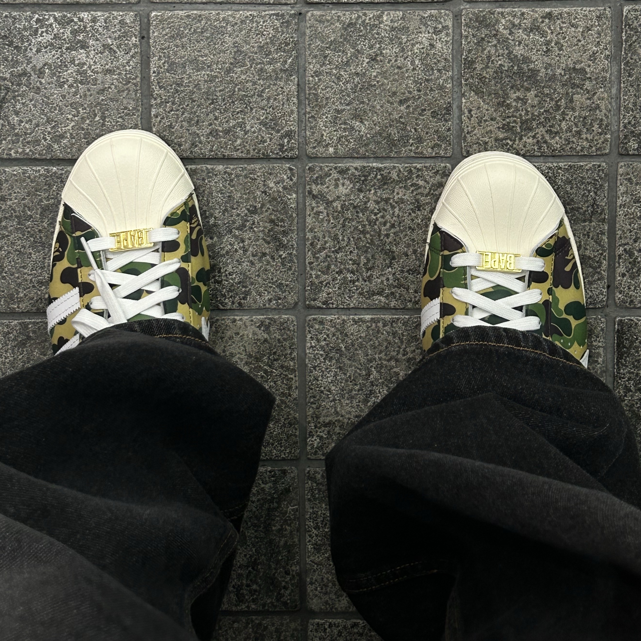 Adidas x BAPE Superstar 80s Green Camo 착용 스타일 - 2