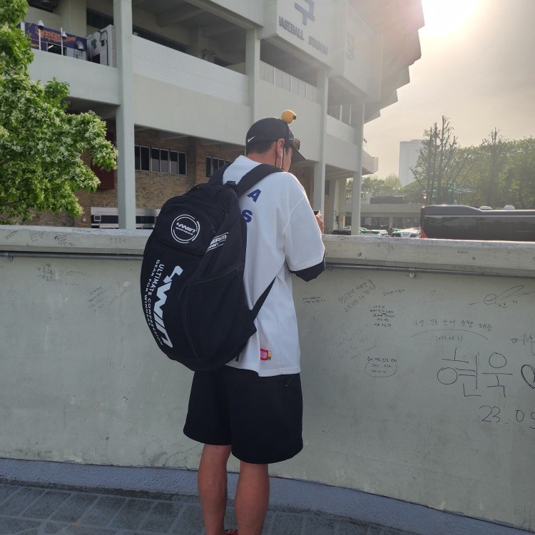 Kia Tigers x IAB Studio Brand Day T-Shirt White, Nike NRG Solo Swoosh Fleece Shorts Black - Asia 착용 스타일