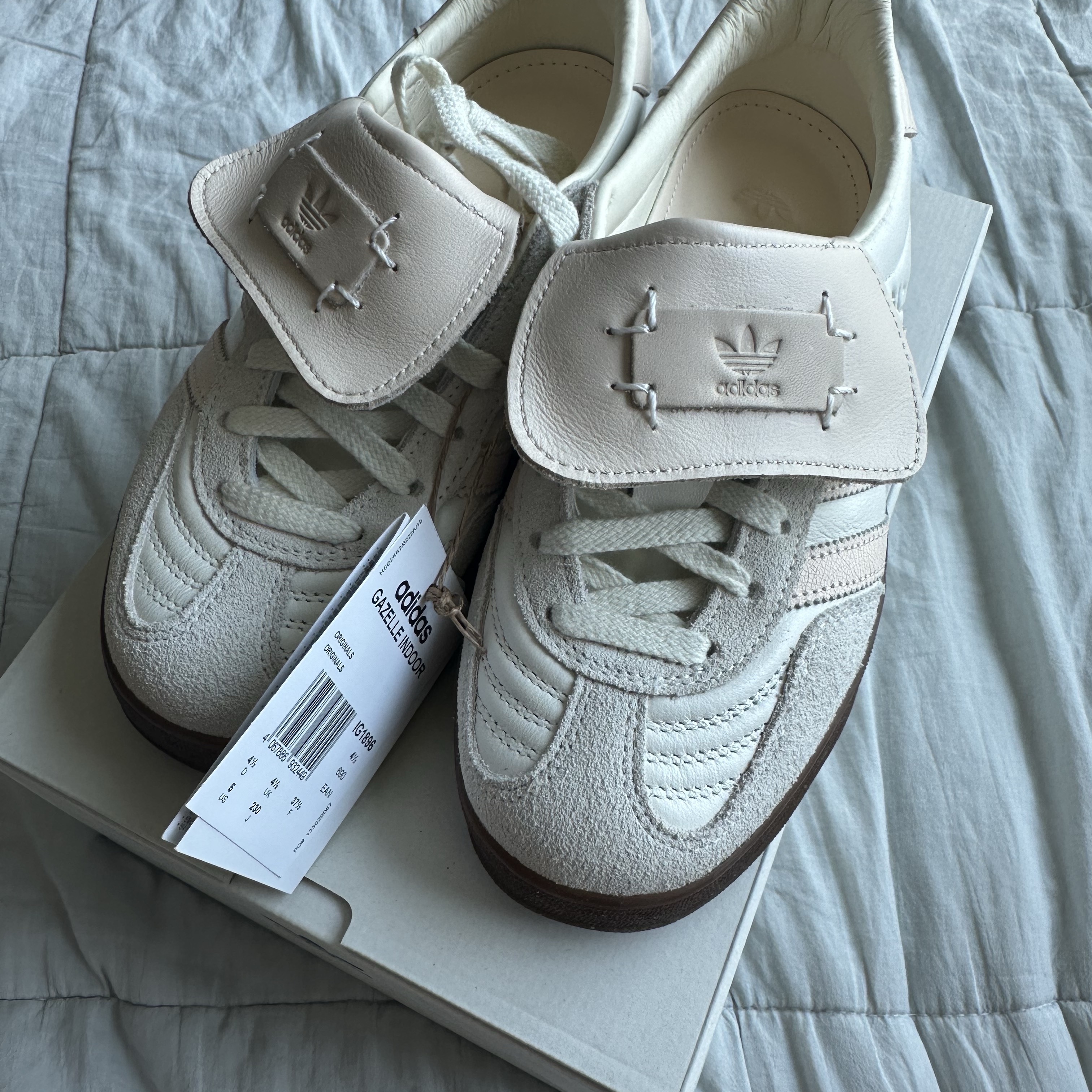 Adidas x Foot Industry Gazelle Indoor Off White Sand Strata 착용 스타일 - 1