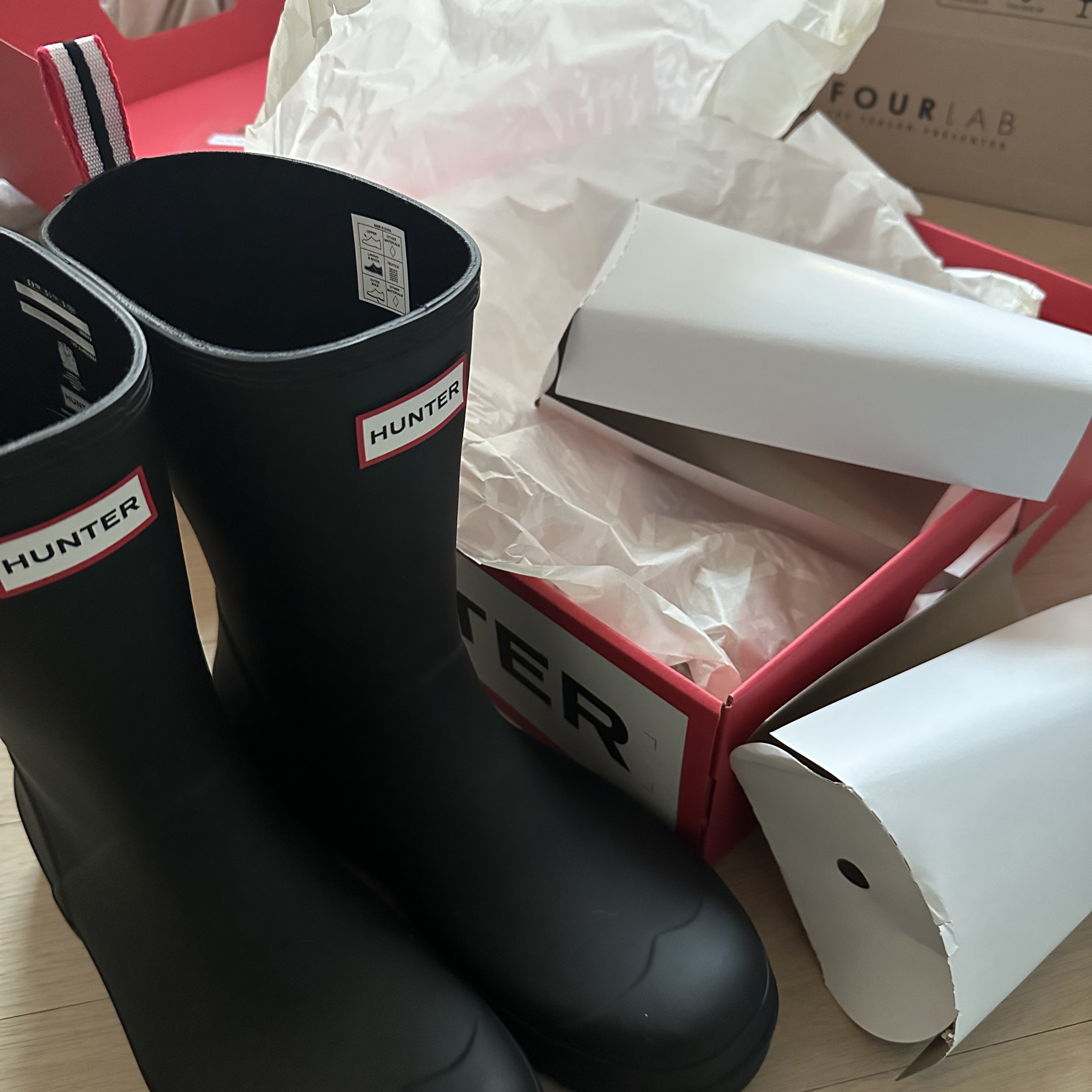 Hunter Play Mid-Height Rain Boots Black 착용 스타일 - 3