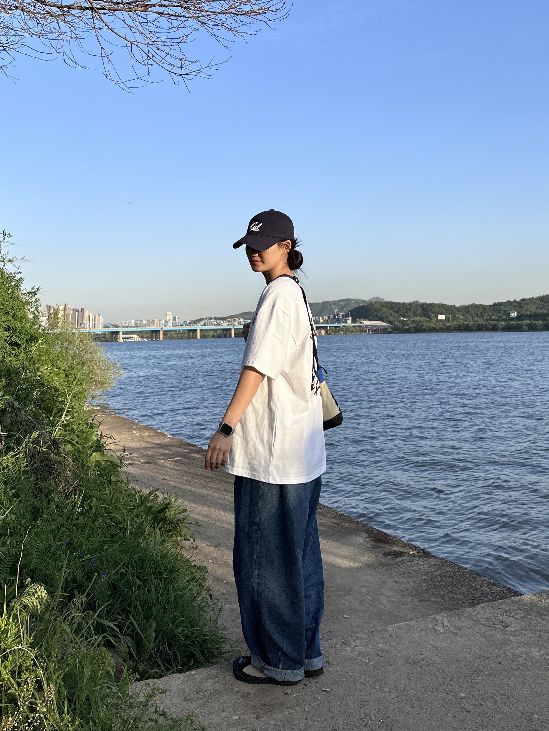 Supreme Shoulder Bag Blue - 23FW, Keen Jasper Rocks SP Sneakers Beige 착용 스타일 - 2