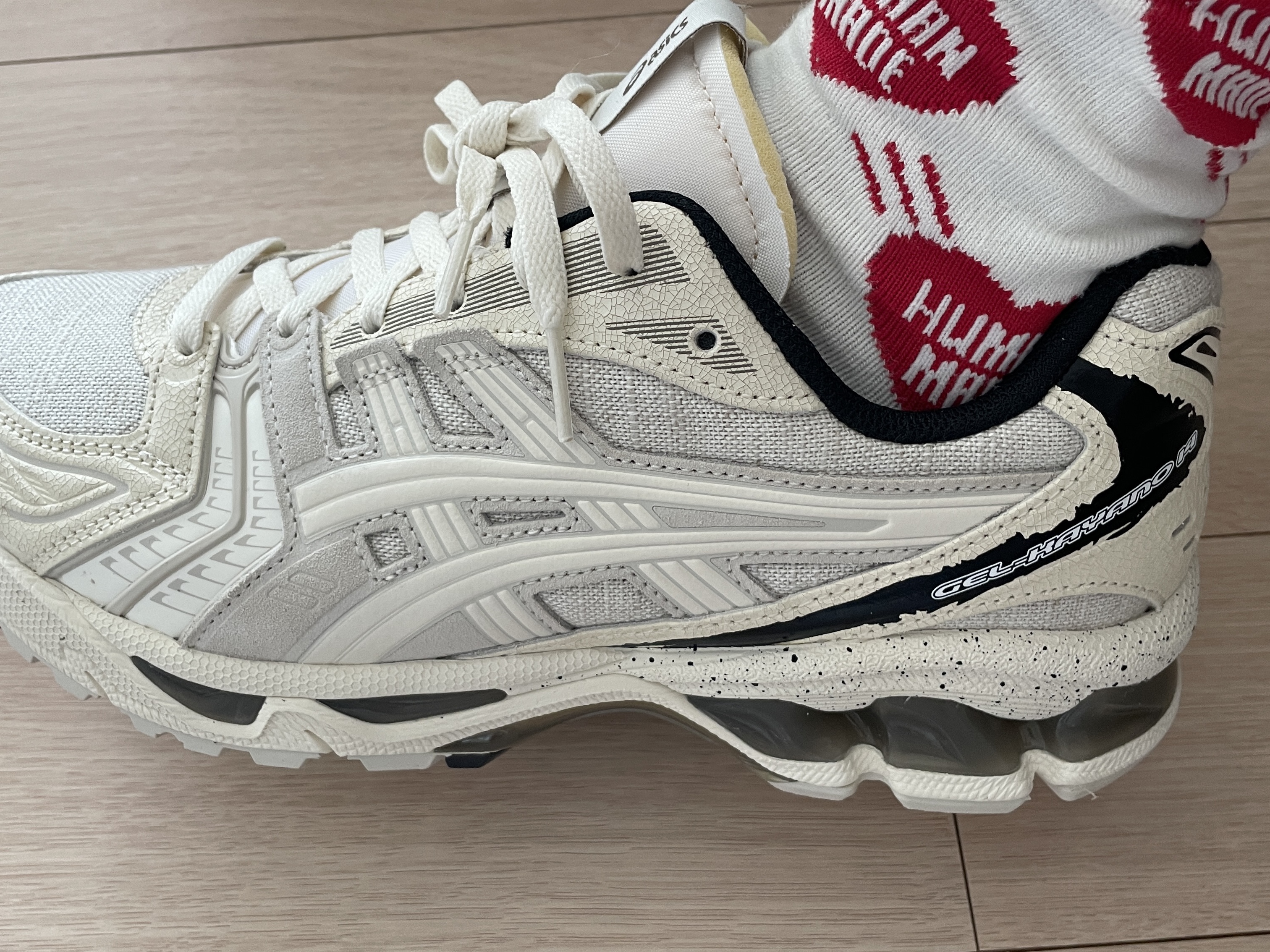 Asics Gel-Kayano 14 Imperfection Pack Cream 착용 스타일 - 1