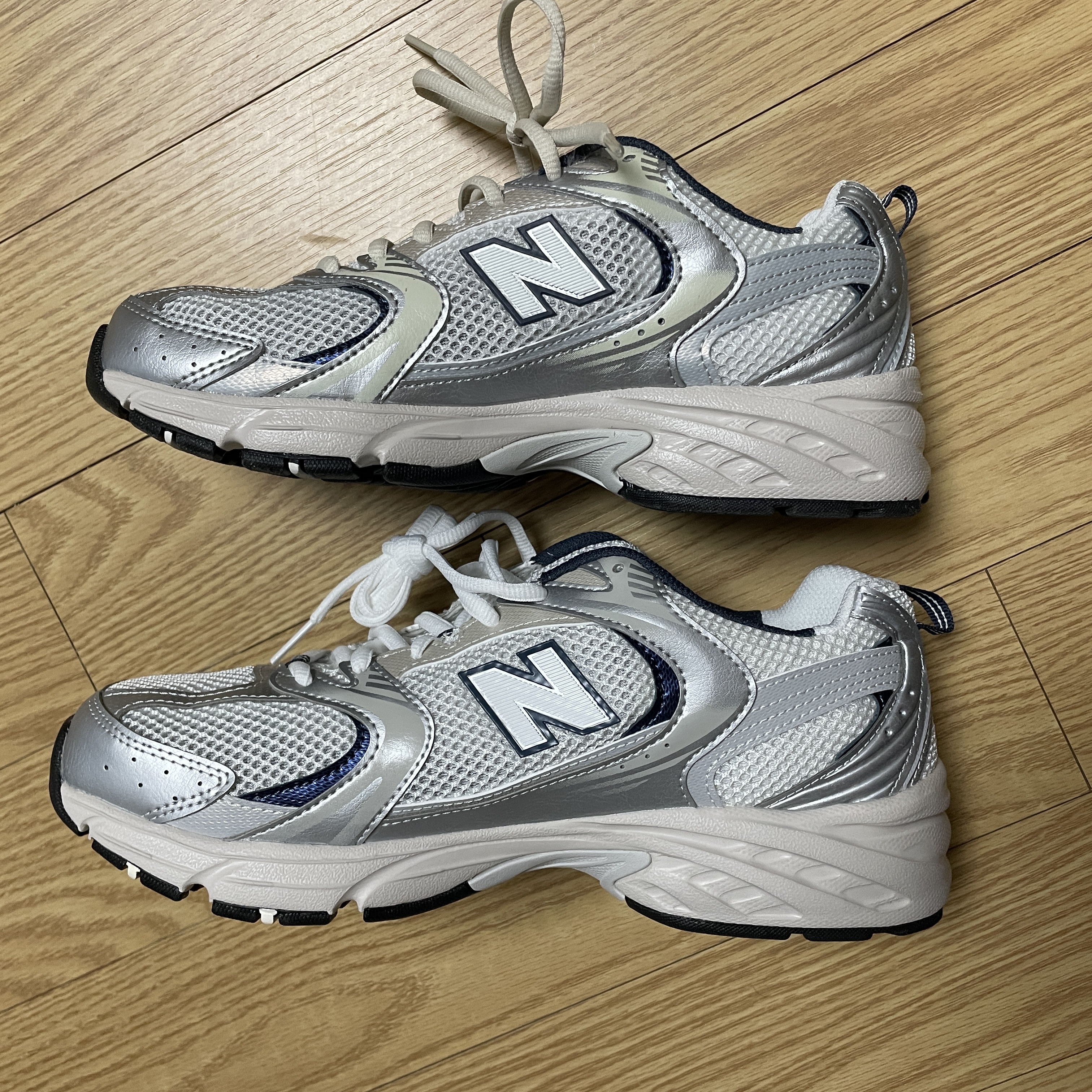 New Balance 530 Steel Grey 착용 스타일