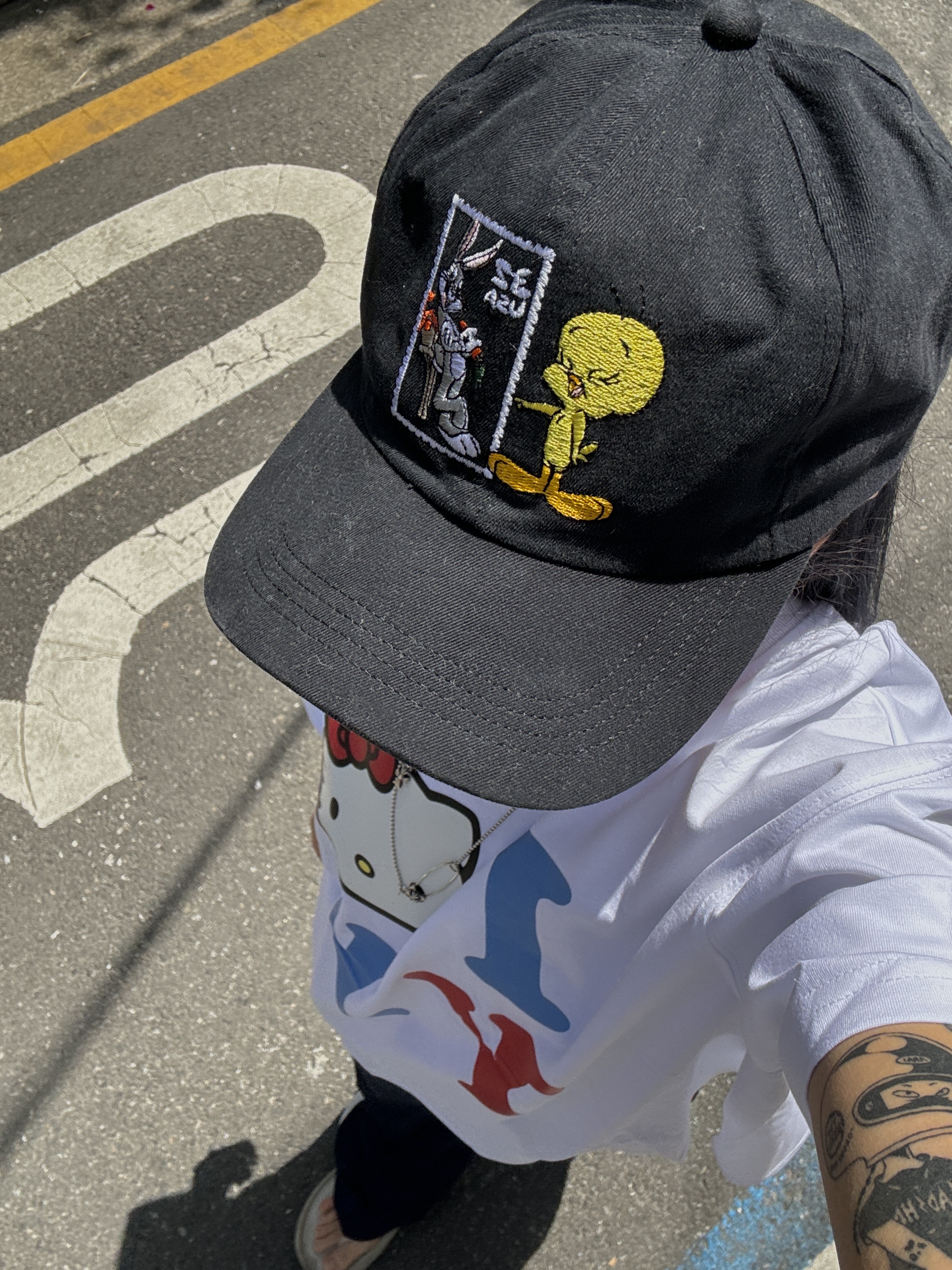 Taw&Toe x Low Classic Platform Flip Flop Cream, Open Yy x Hello Kitty T-Shirt White 착용 스타일