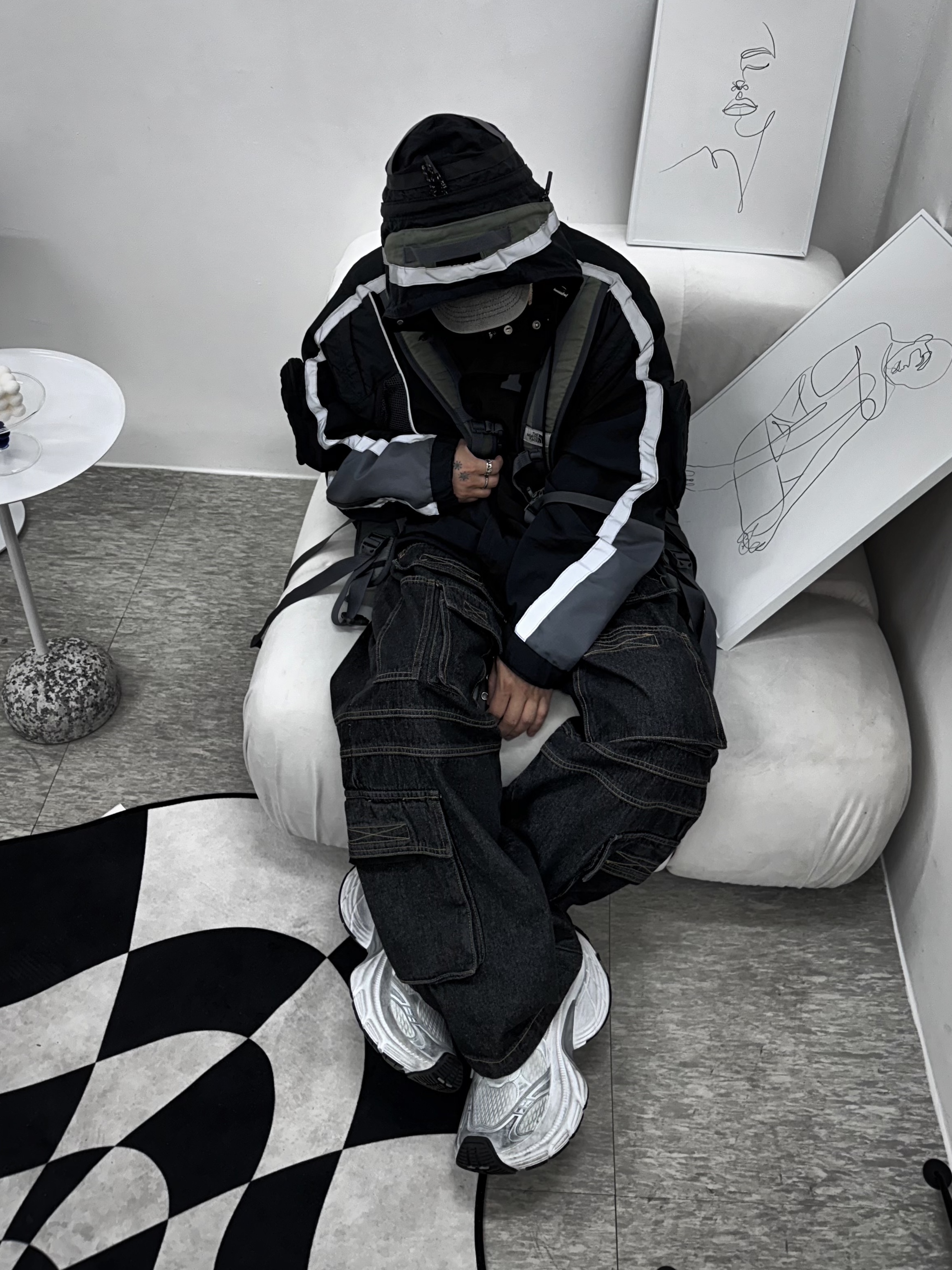 Balenciaga 10XL Sneakers White Black Grey, Thug Club x MCM Tribal Leather Cap Black 착용 스타일 - 8