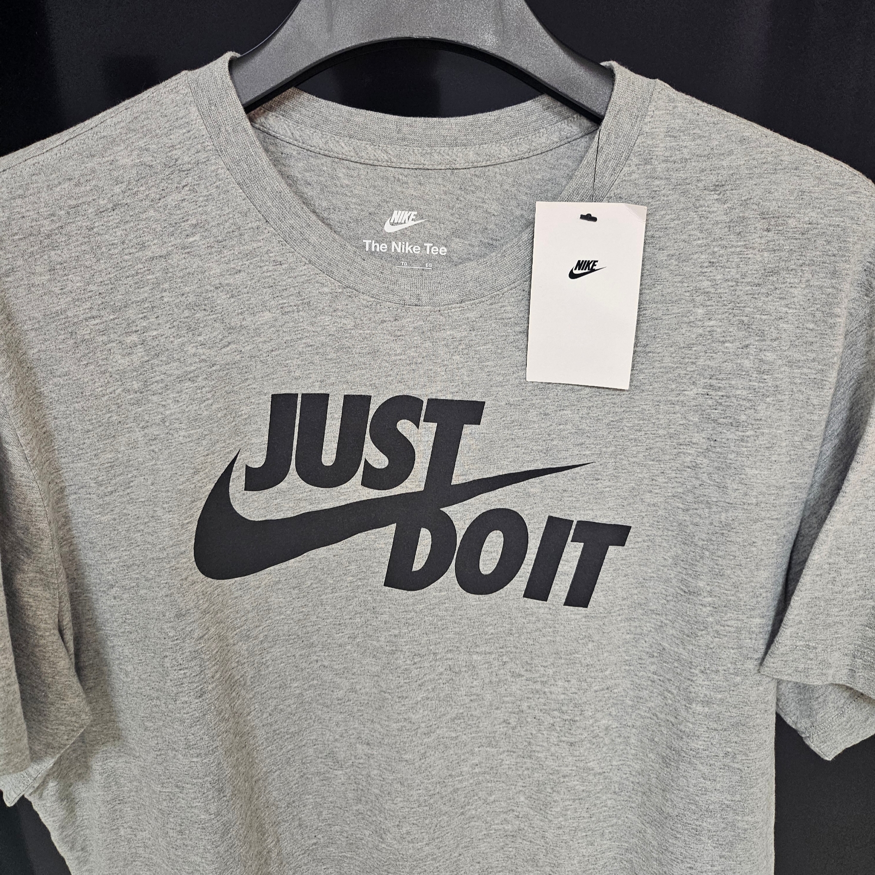Nike NSW Just Do It T-Shirt Dark Grey Heather - US/EU 착용 스타일 - 2