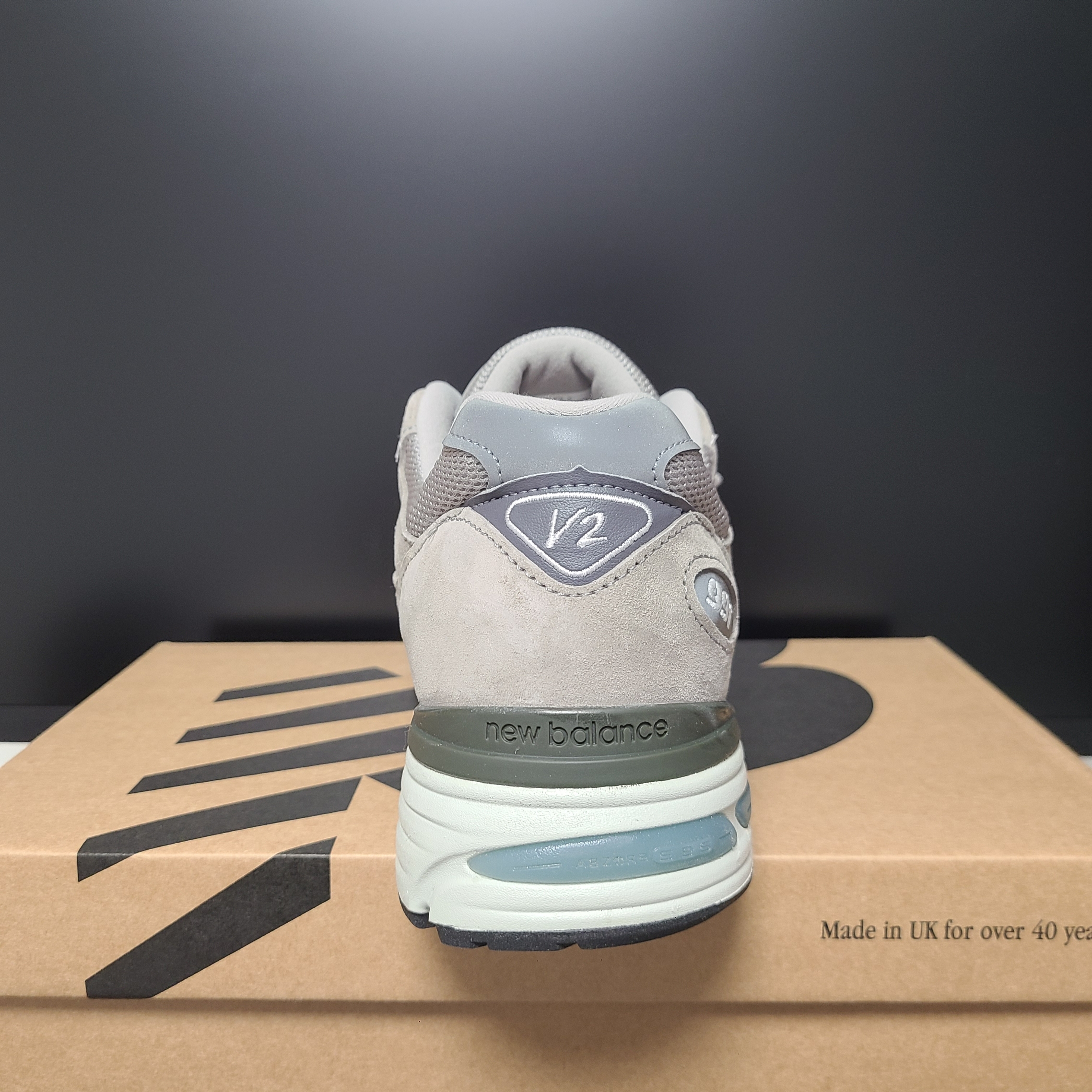 New Balance 991v2 Made in UK Rock Ridge Alloy Silver 착용 스타일 - 6