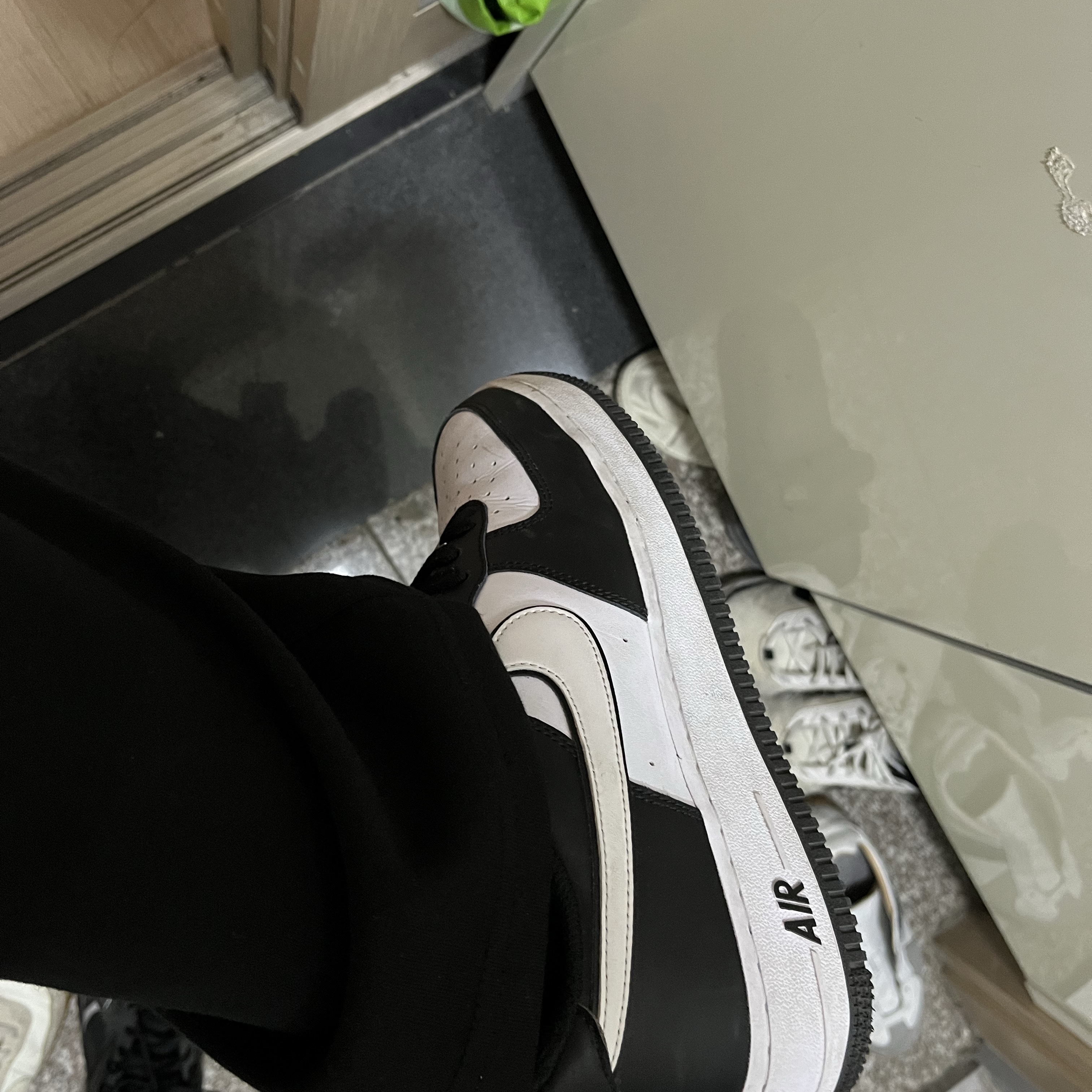 Nike Air Force 1 '07 Black White 착용 스타일