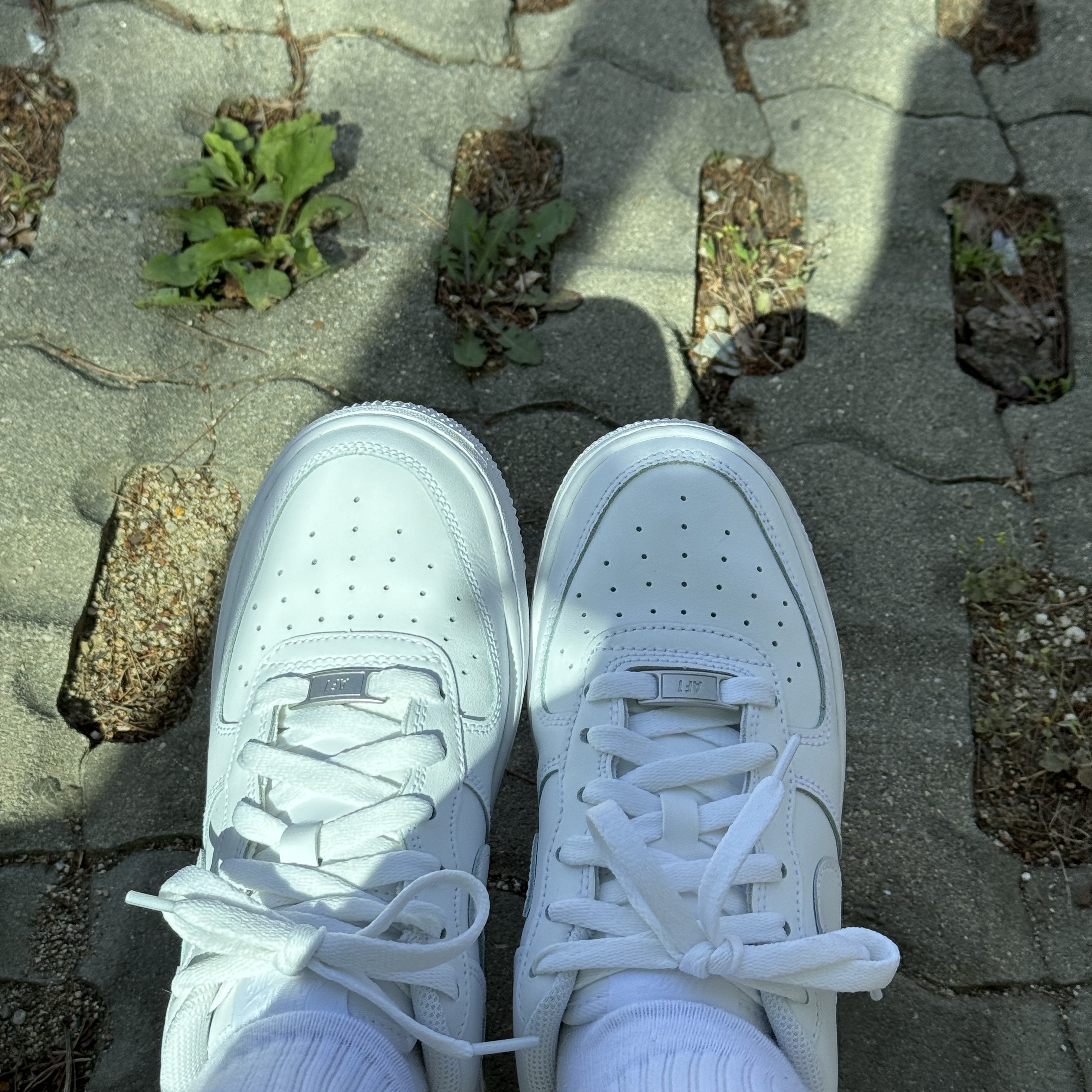 (GS) Nike Air Force 1 LE White 착용 스타일