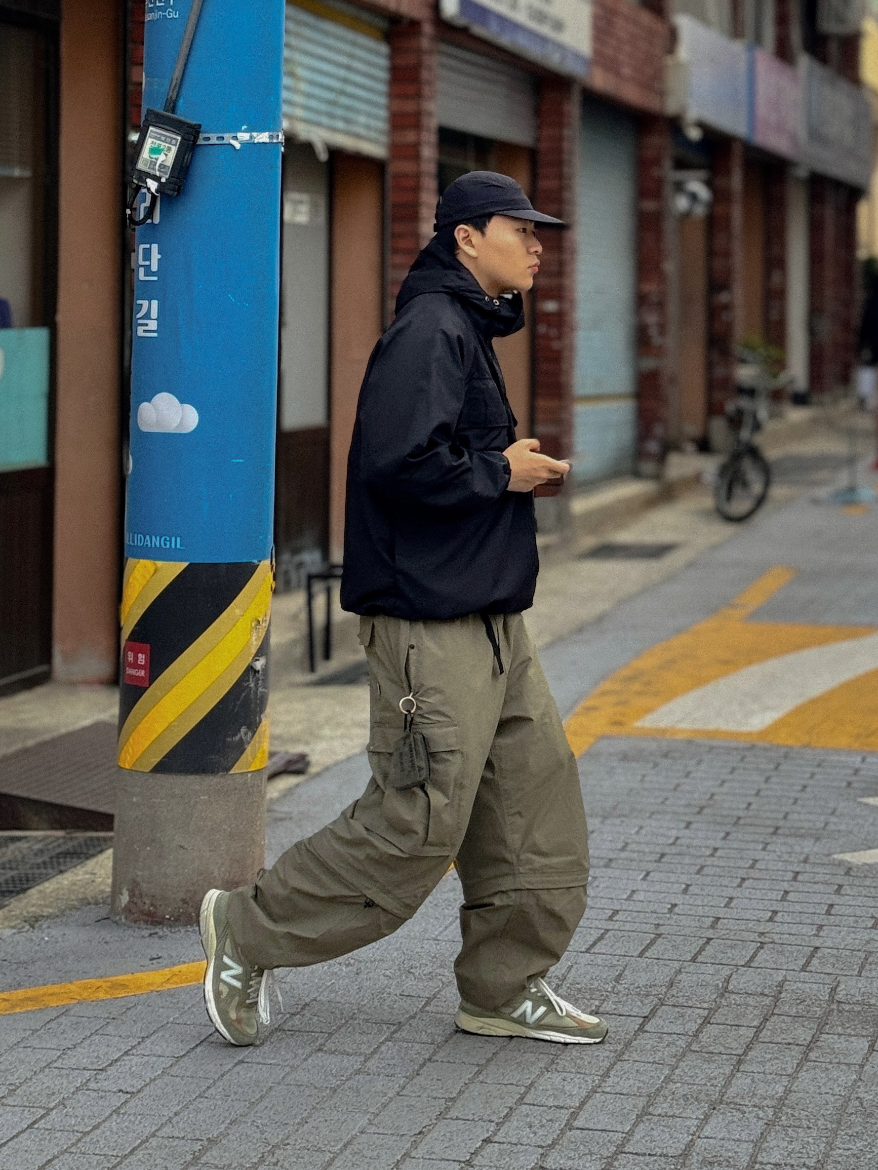 New Balance 990v4 Made in USA Olive Incense 착용 스타일 - 2