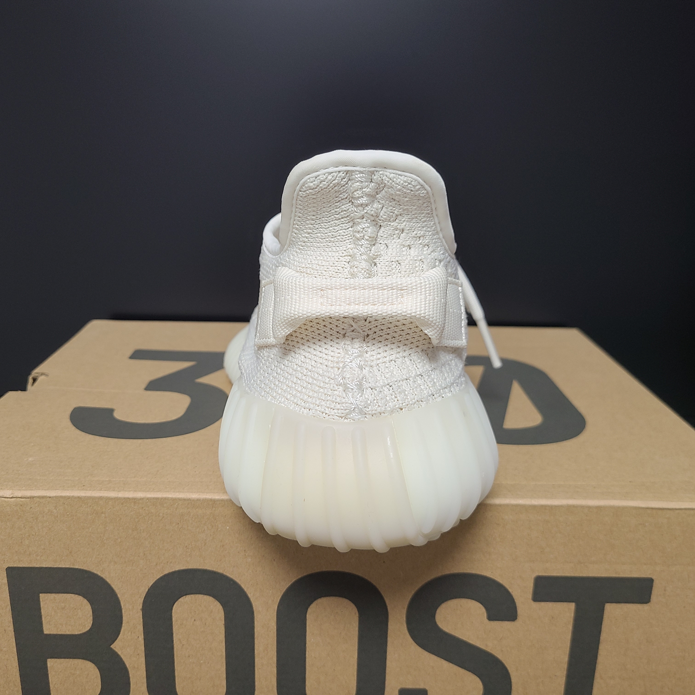 Adidas Yeezy Boost 350 V2 Bone 착용 스타일 - 4