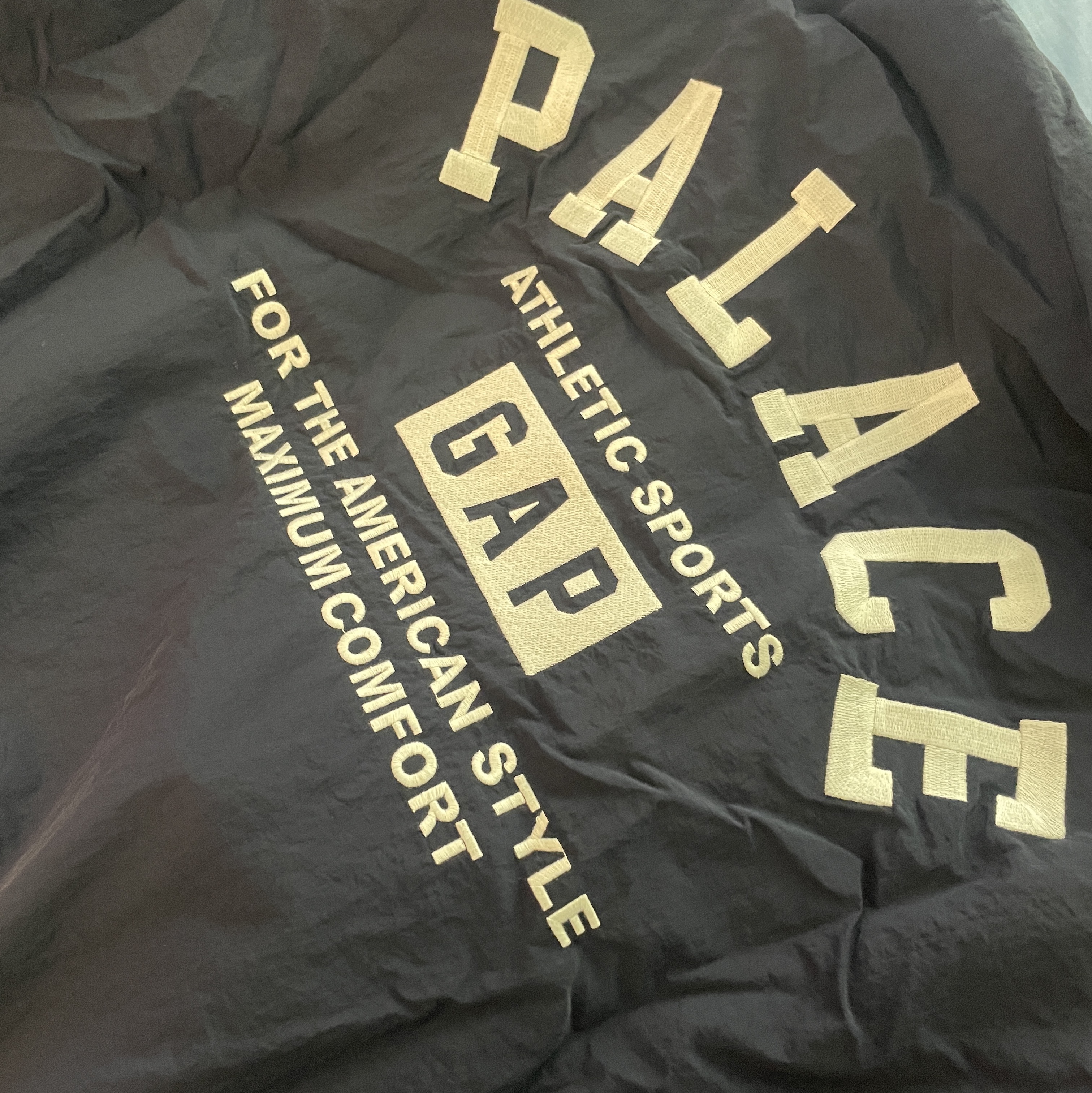 Palace x Gap Nylon Track Top Navy Red - 24SS 착용 스타일