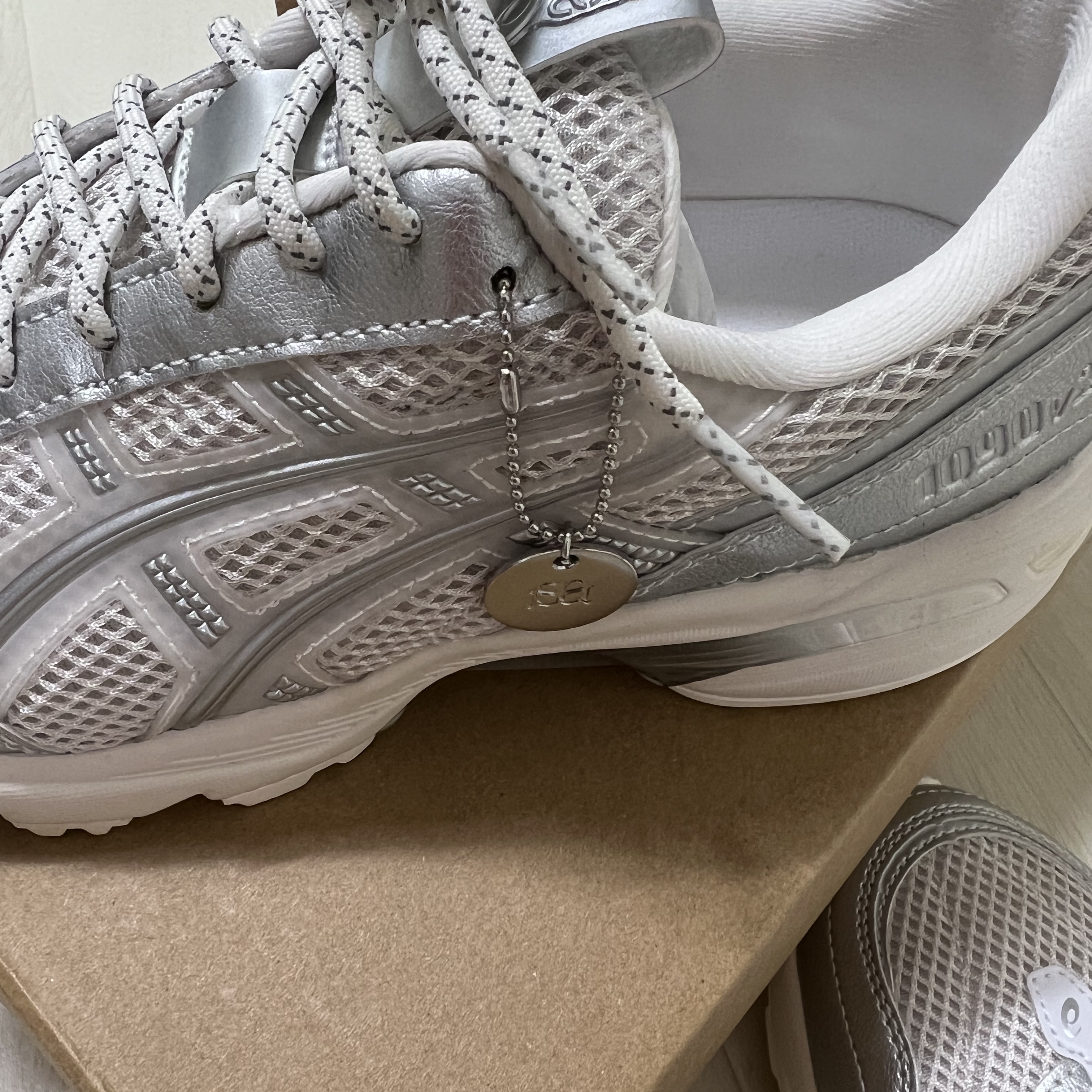 (W) Asics x Snidel Gel-1090 V2 Silver 착용 스타일 - 2