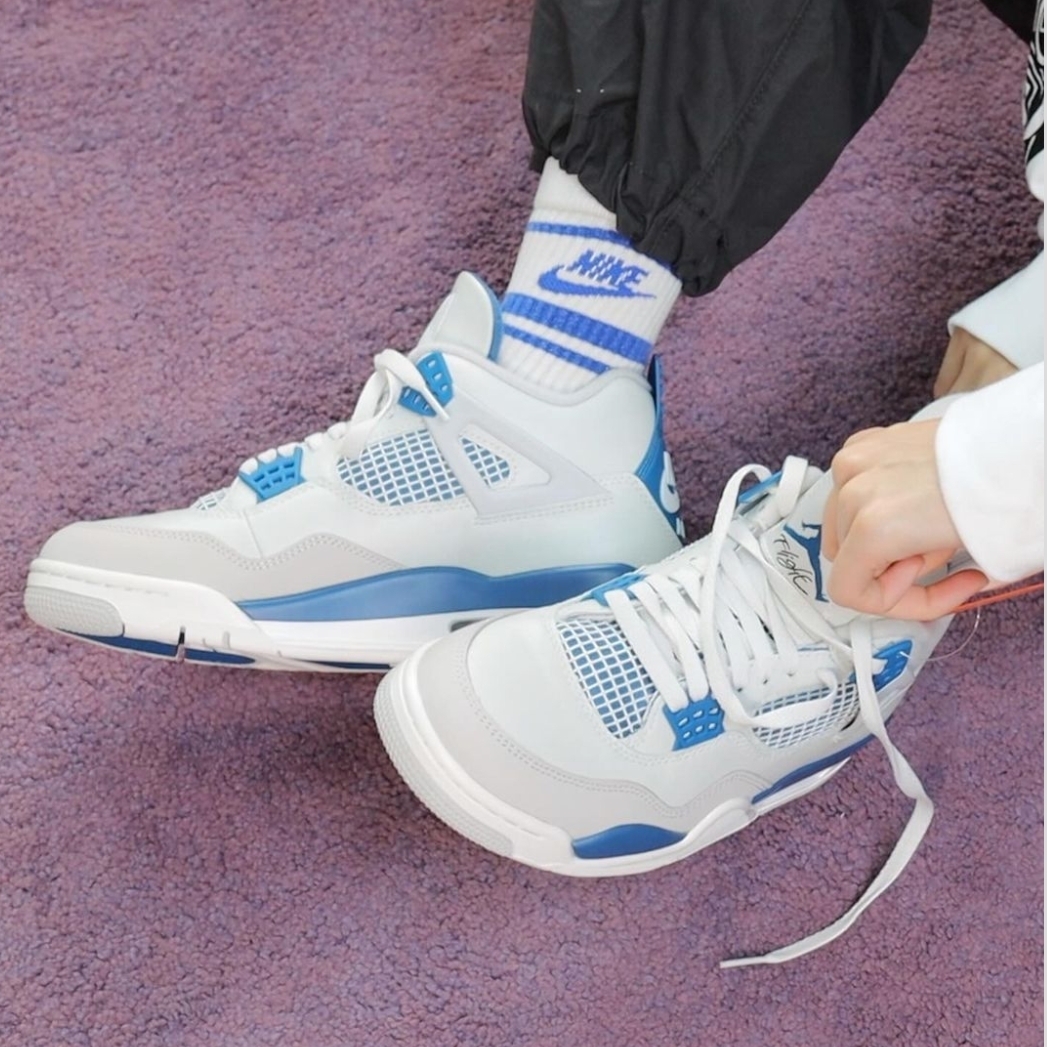 Jordan 4 Retro Industrial Blue 착용 스타일 - 1