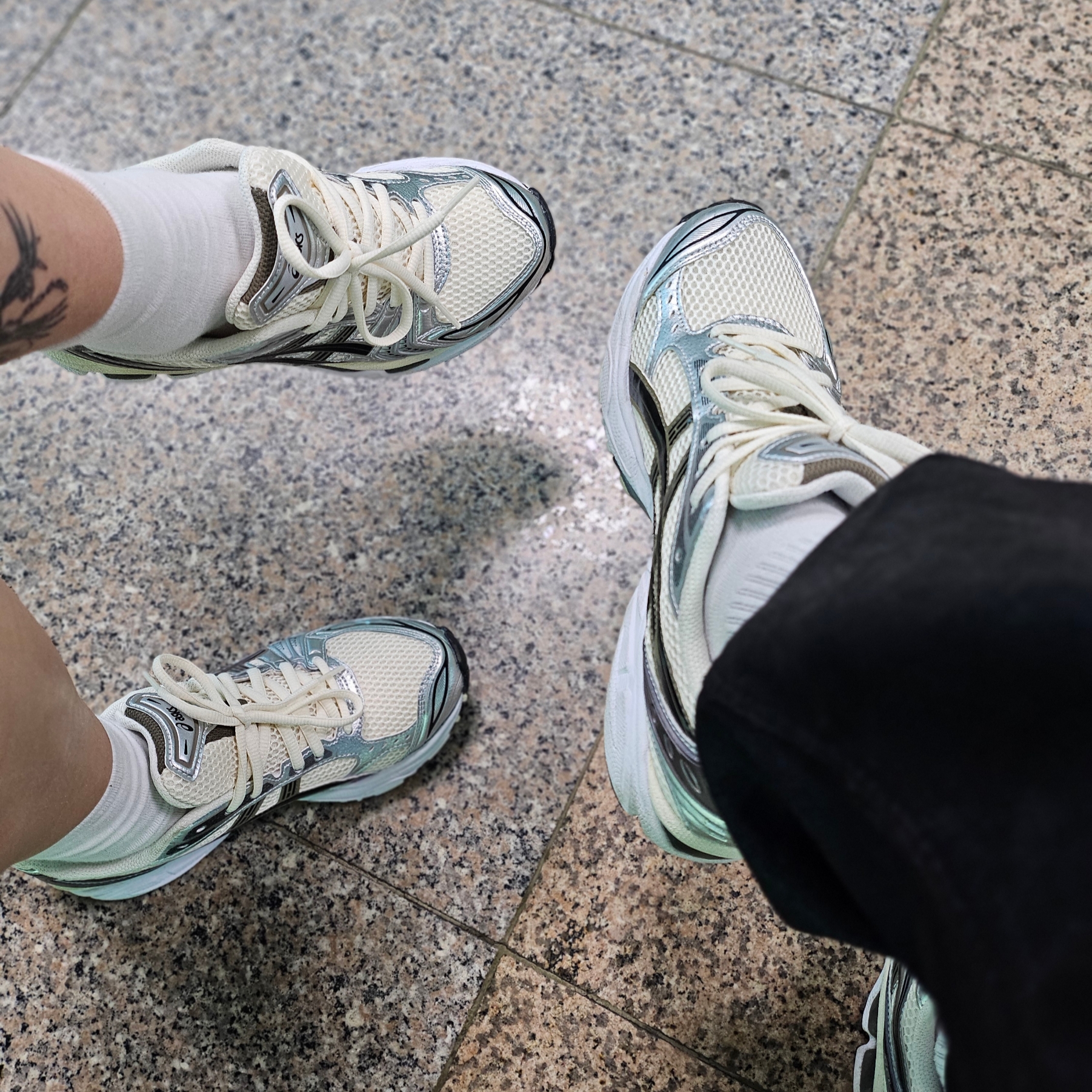 Asics Gel-Kayano 14 Cream Black 착용 스타일