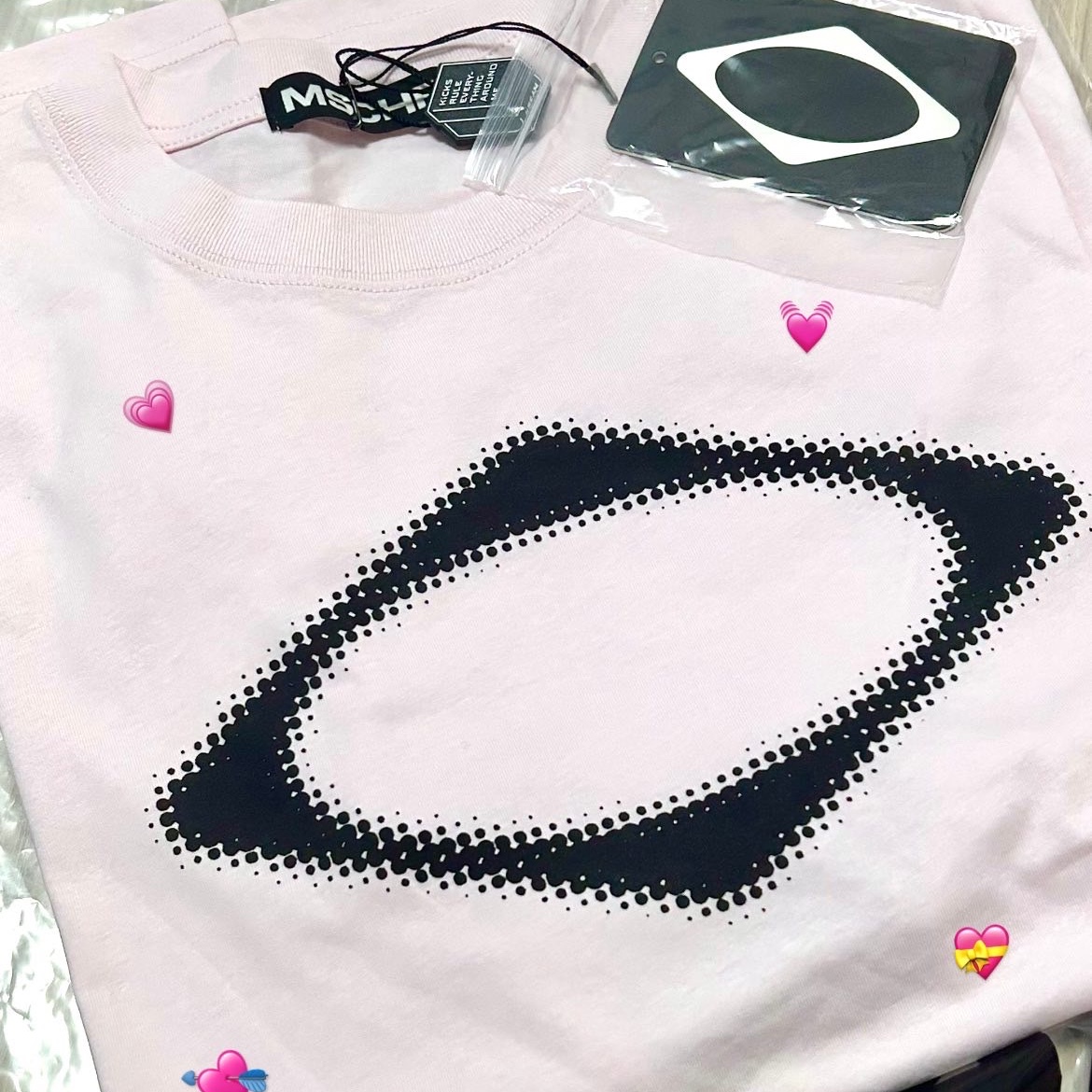 (W) Mischief Rhombus Blur T-Shirts Light Pink 착용 스타일