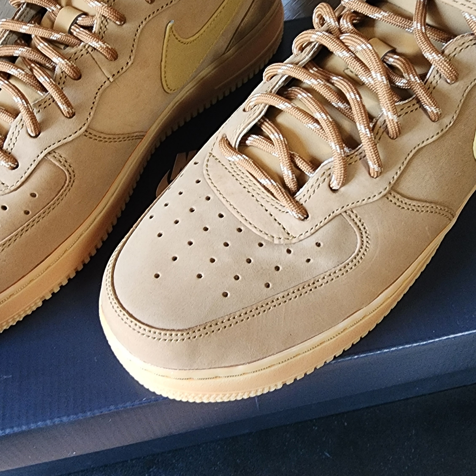 Nike Air Force 1 Mid '07 WB Flax 착용 스타일 - 2