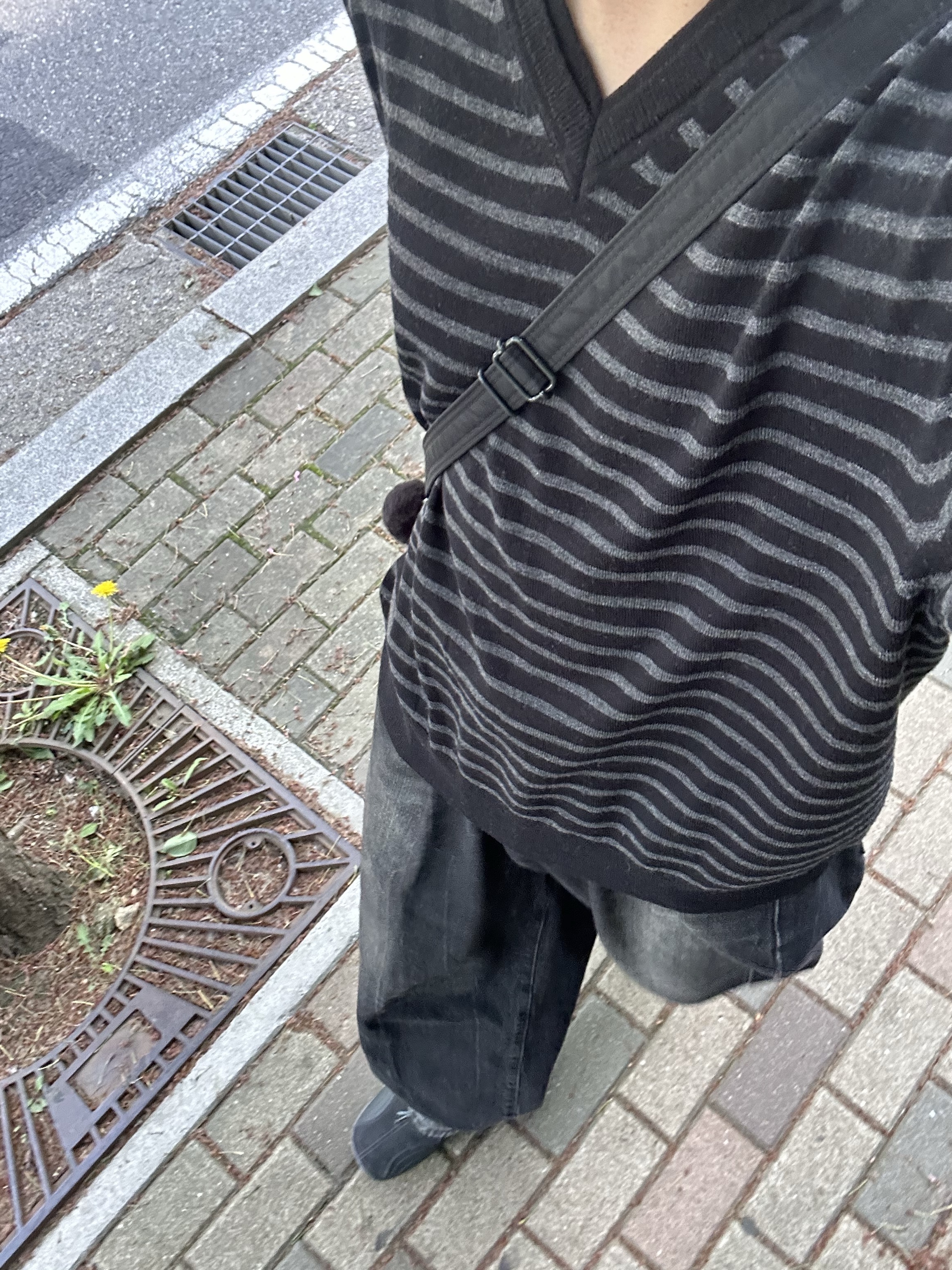 Pemont Square Gray 착용 스타일