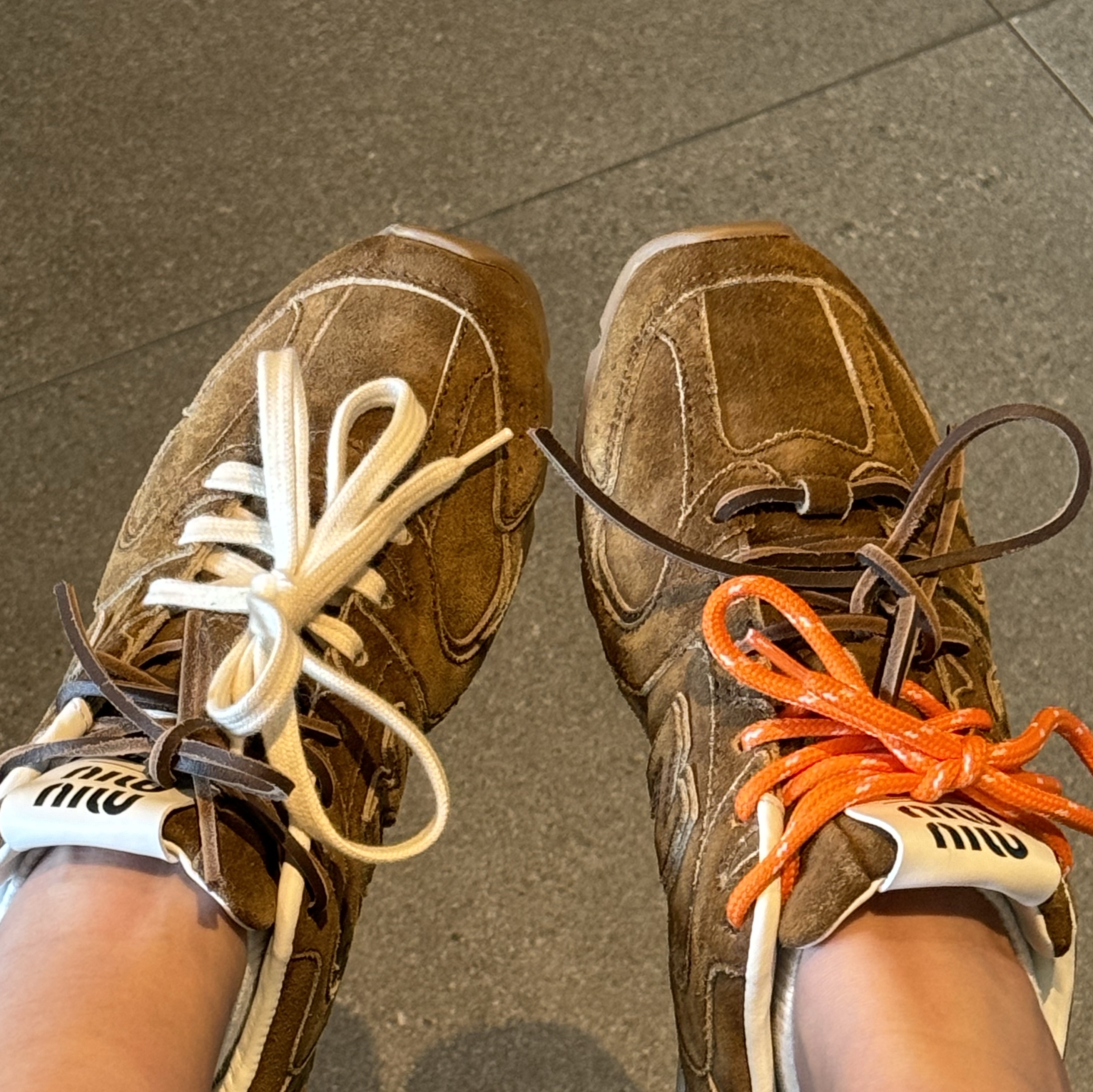 (W) New Balance x Miu Miu 530 Suede Mesh Sneakers Cinnamon, Kapital Legs Mini Skirts Forever Truck Cap Kinari Brown 착용 스타일 - 4
