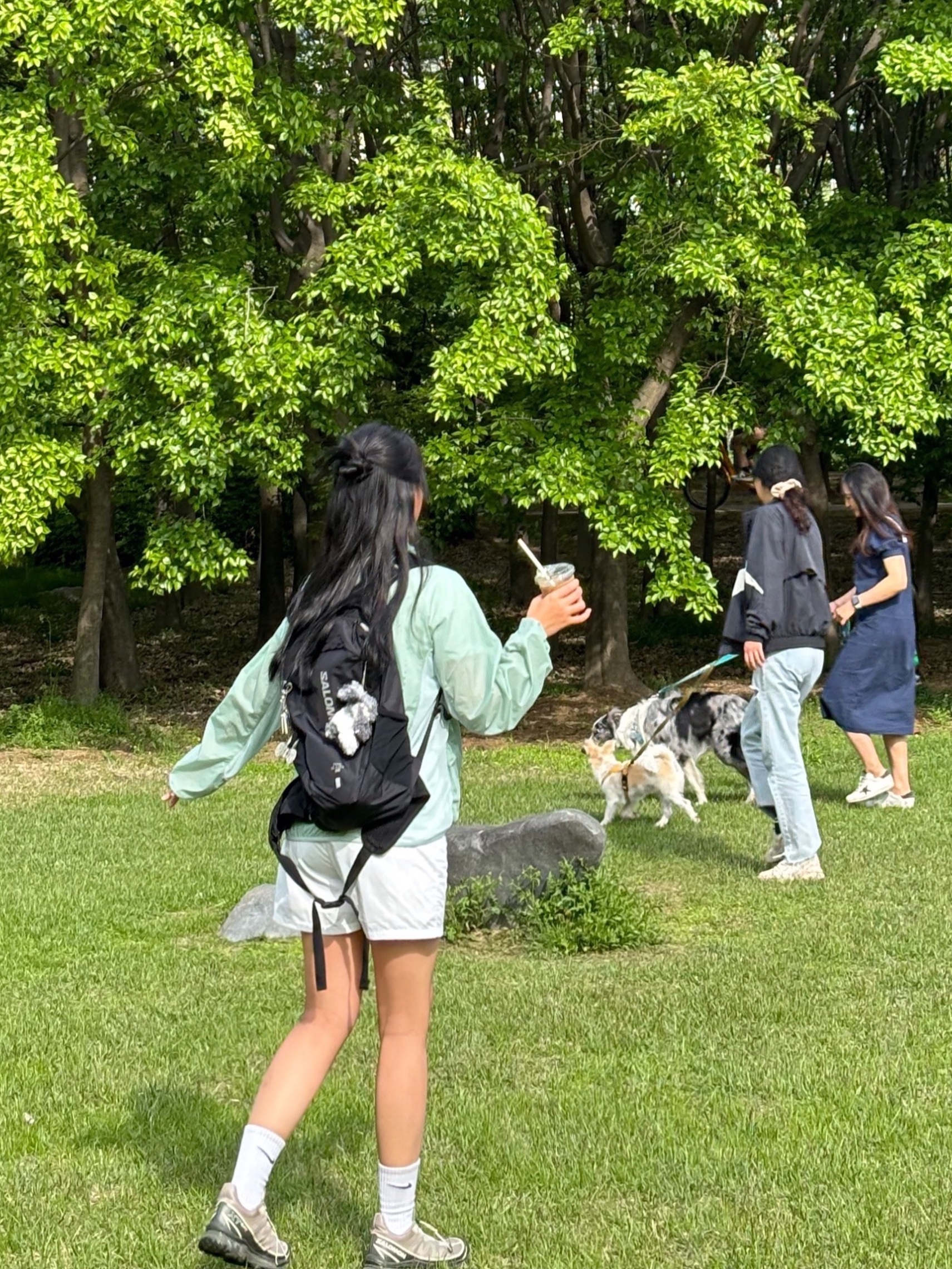 살로몬 트레일블레이저 20 블랙 (뉴 버젼), 산산기어 크로스헤어 메쉬 자켓 라이트 그린 - 24SS 착용 스타일 - 1