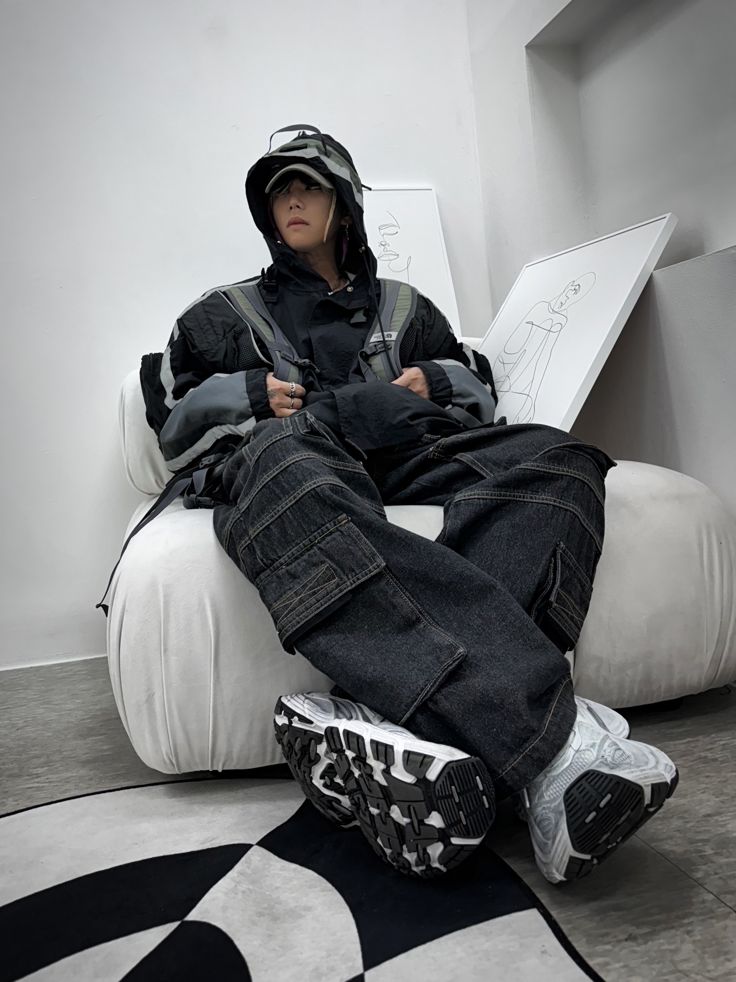 Balenciaga 10XL Sneakers White Black Grey, Thug Club x MCM Tribal Leather Cap Black 착용 스타일 - 7