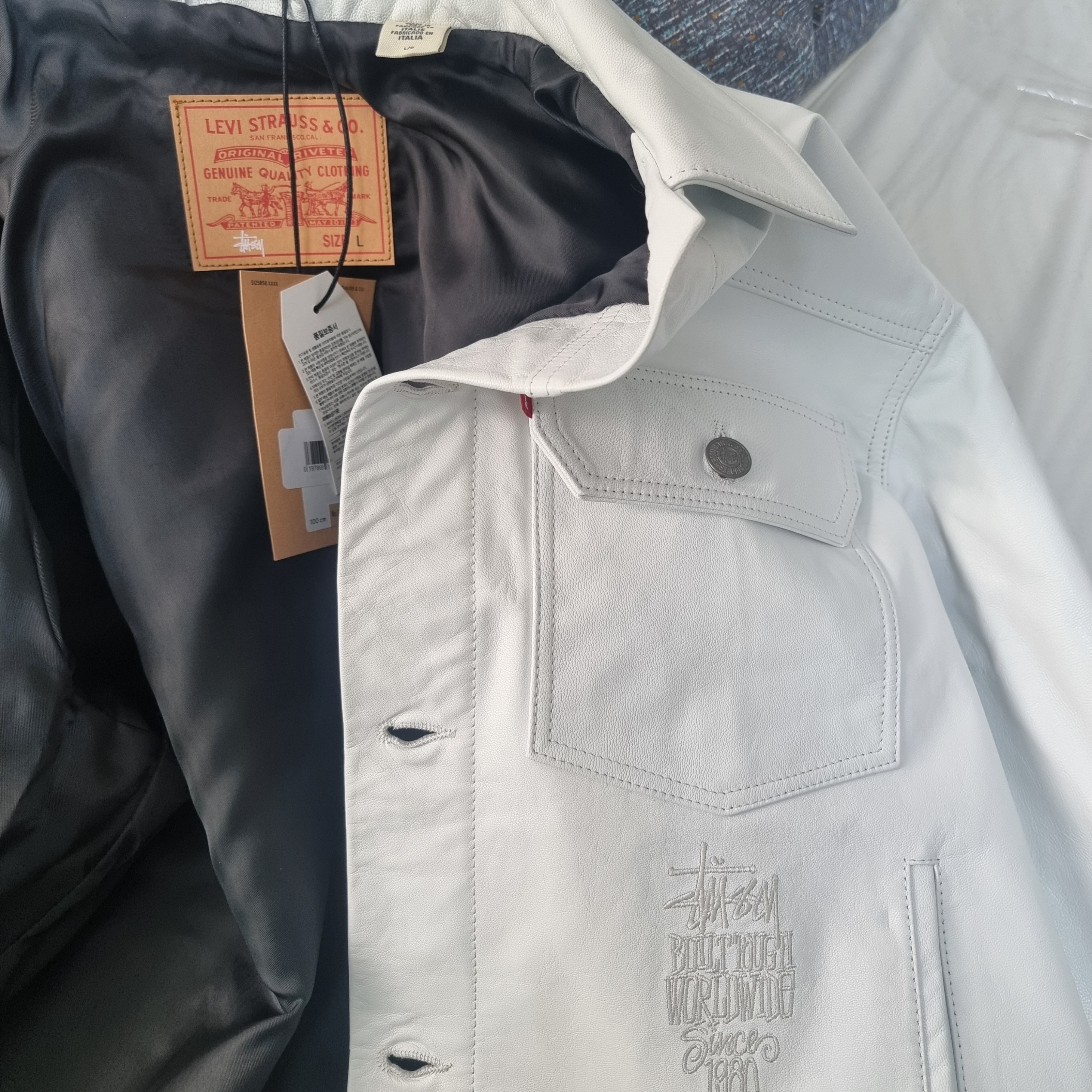 Stussy x Levi's Leather Trucker Jacket Tofu, (W) Jordan 3 x A Ma Maniere Retro SP 착용 스타일 - 1