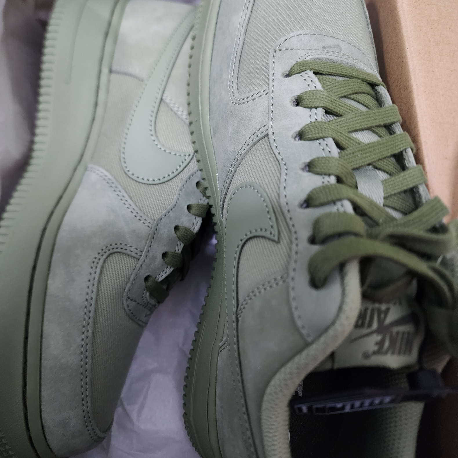 Nike Air Force 1 '07 LX Oil Green 착용 스타일