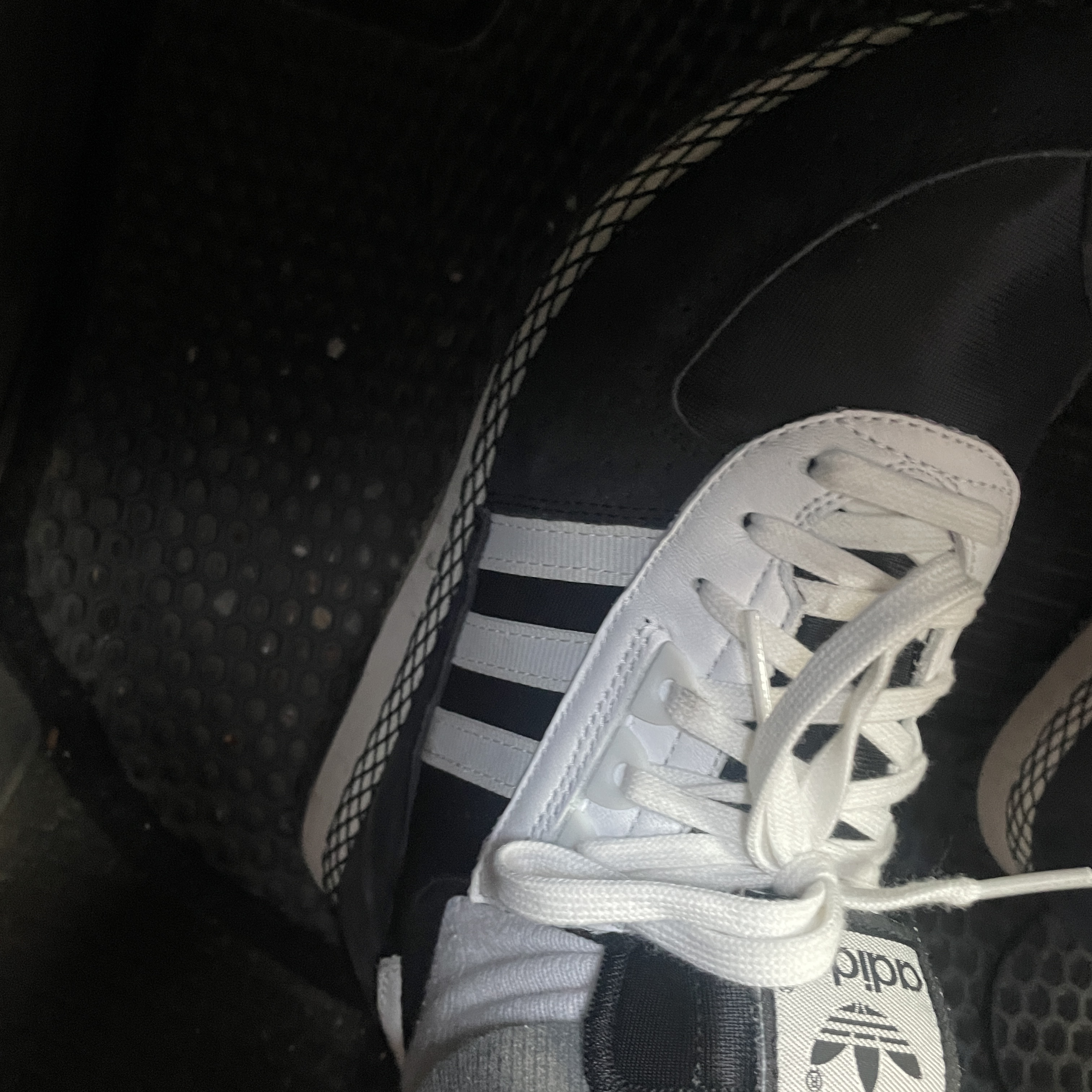 Adidas City Marathon PT Core Black 착용 스타일 - 1