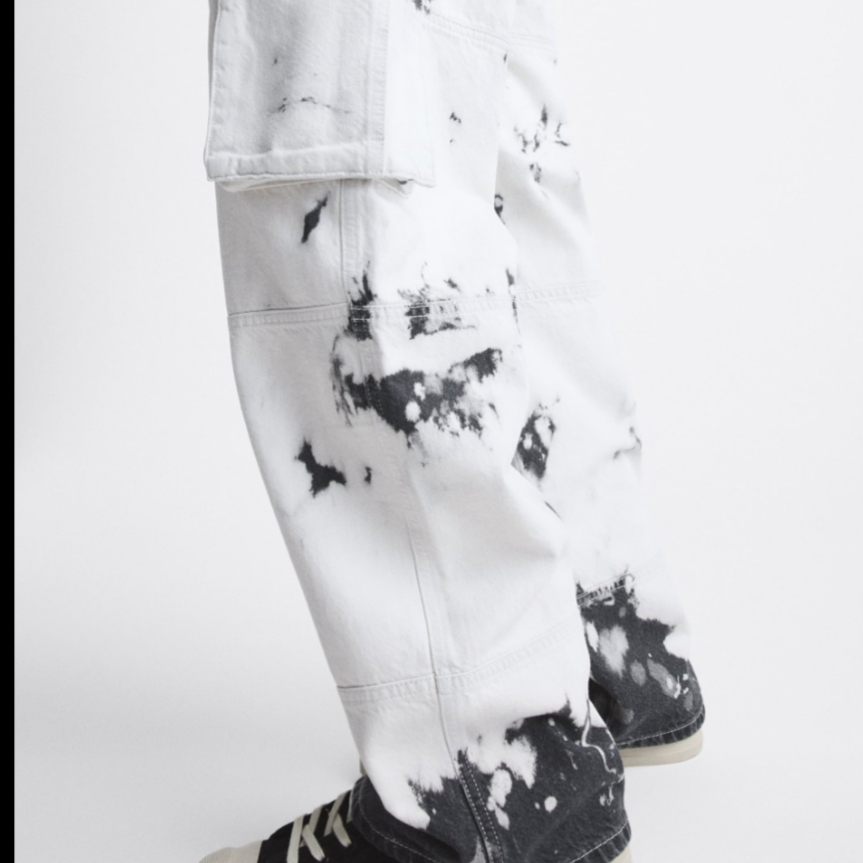 Zara x Rhuigi Monochroms Slide Blue, Adidas Yeezy Slide Azure 착용 스타일 - 7
