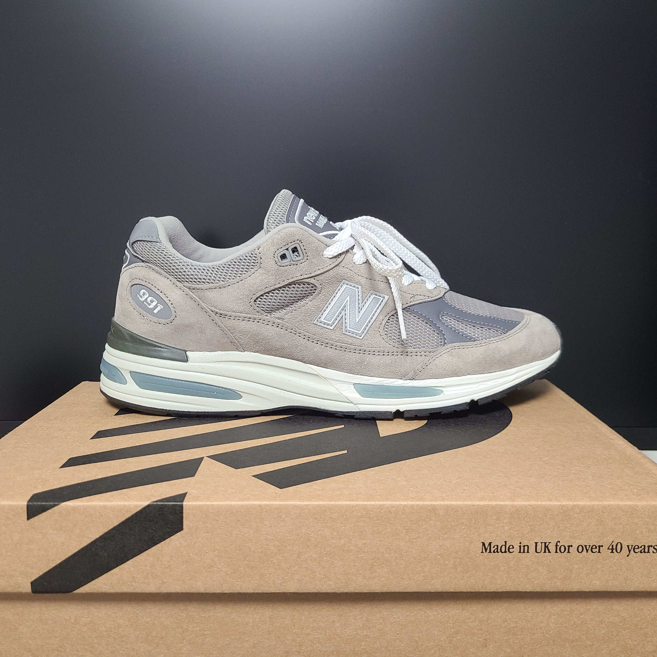 New Balance 991v2 Made in UK Rock Ridge Alloy Silver 착용 스타일 - 3
