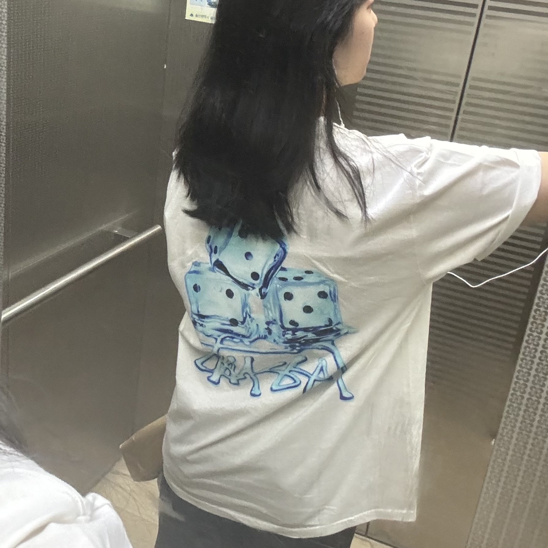 Stussy Melted T-Shirt White 착용 스타일 - 2