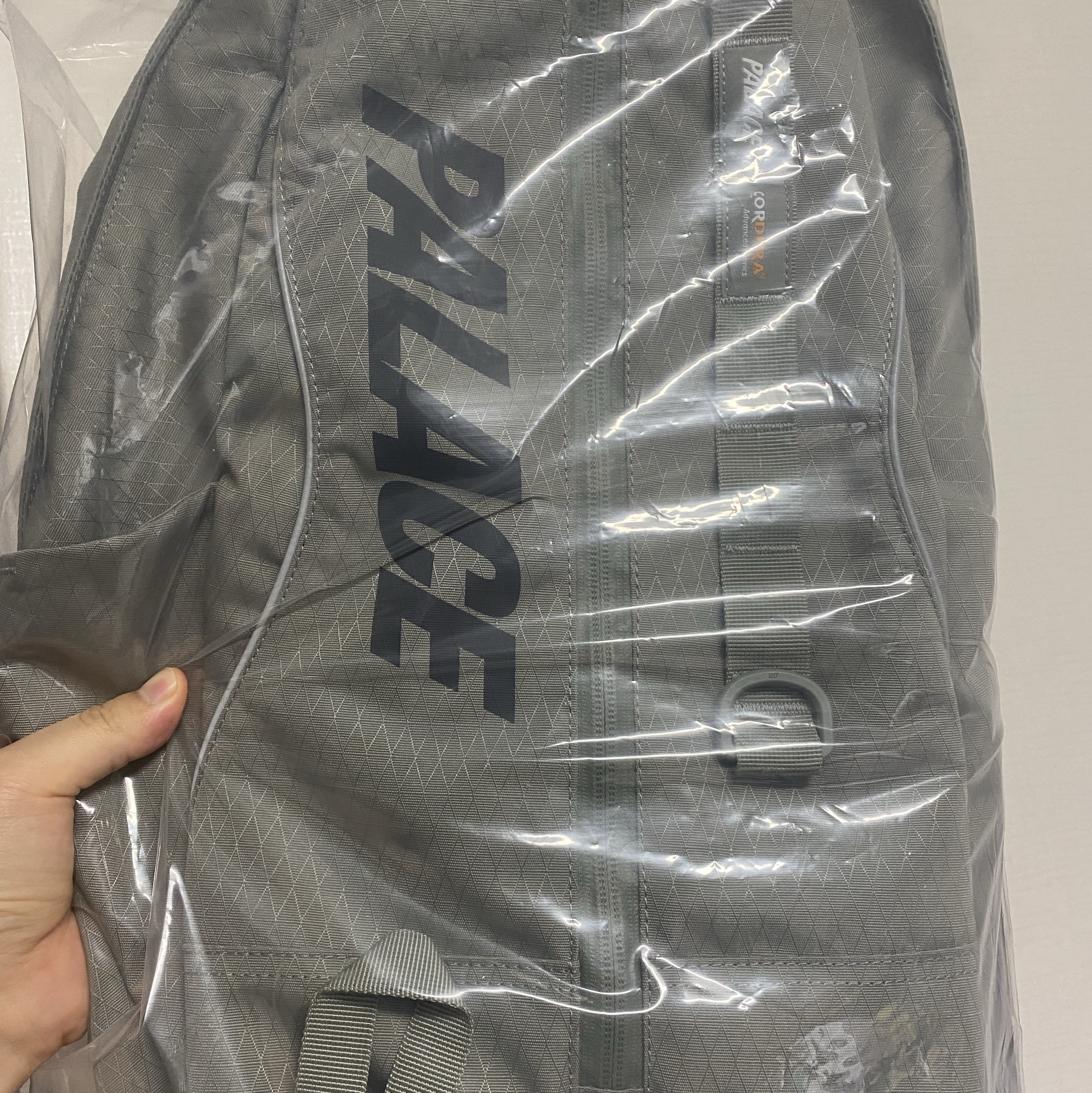 Palace Cordura Y-Rip Backpack Olive - 24SS 착용 스타일