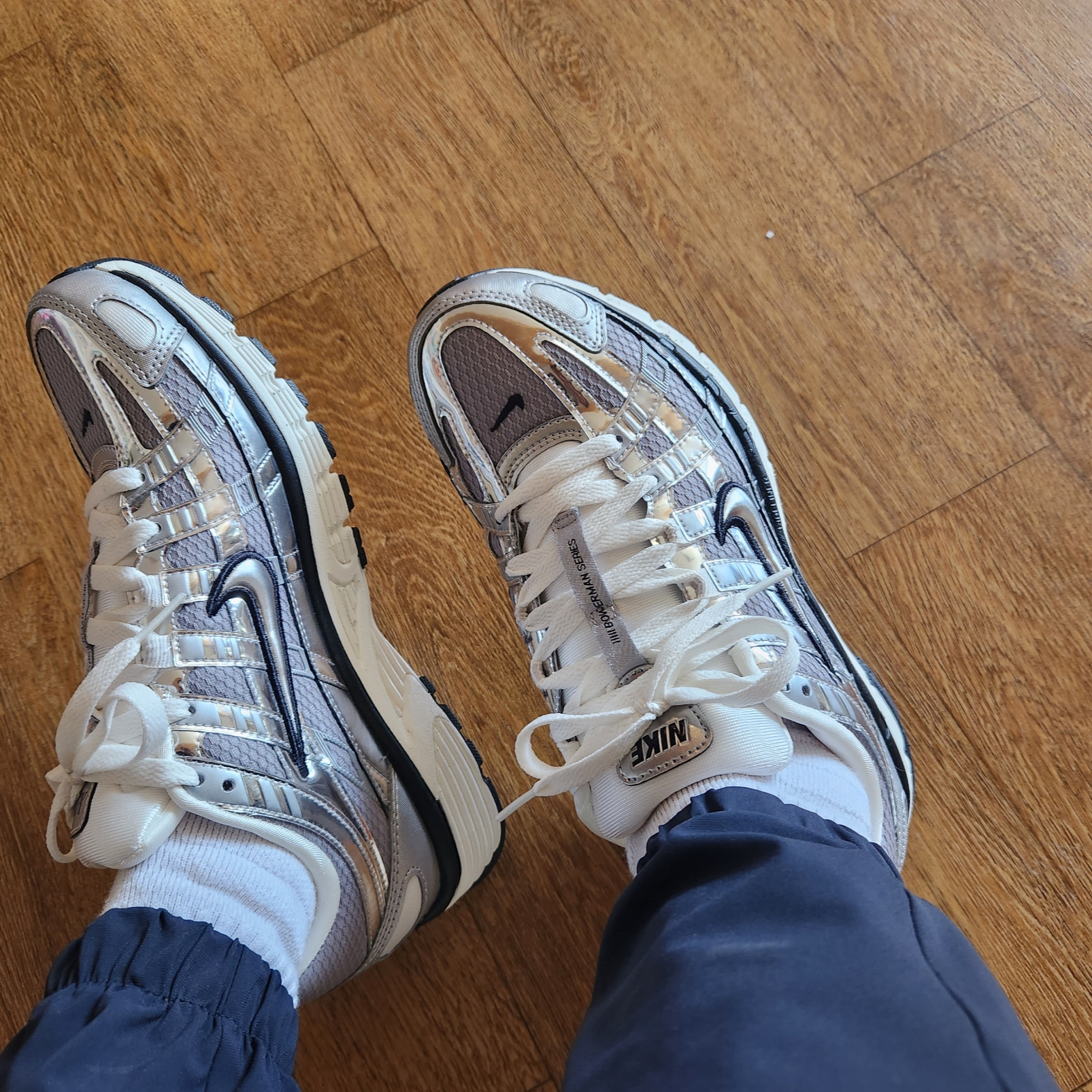 Nike P-6000 Metallic Silver 착용 스타일 - 2