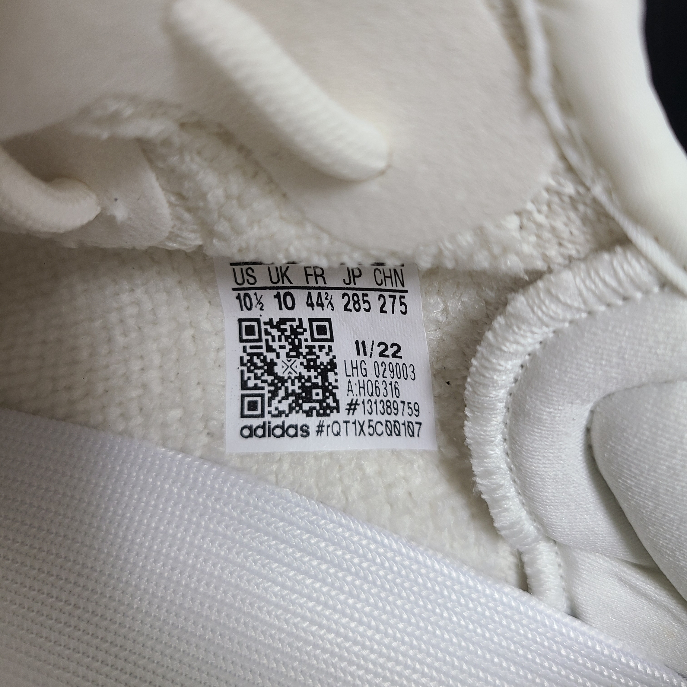 Adidas Yeezy Boost 350 V2 Bone 착용 스타일 - 5