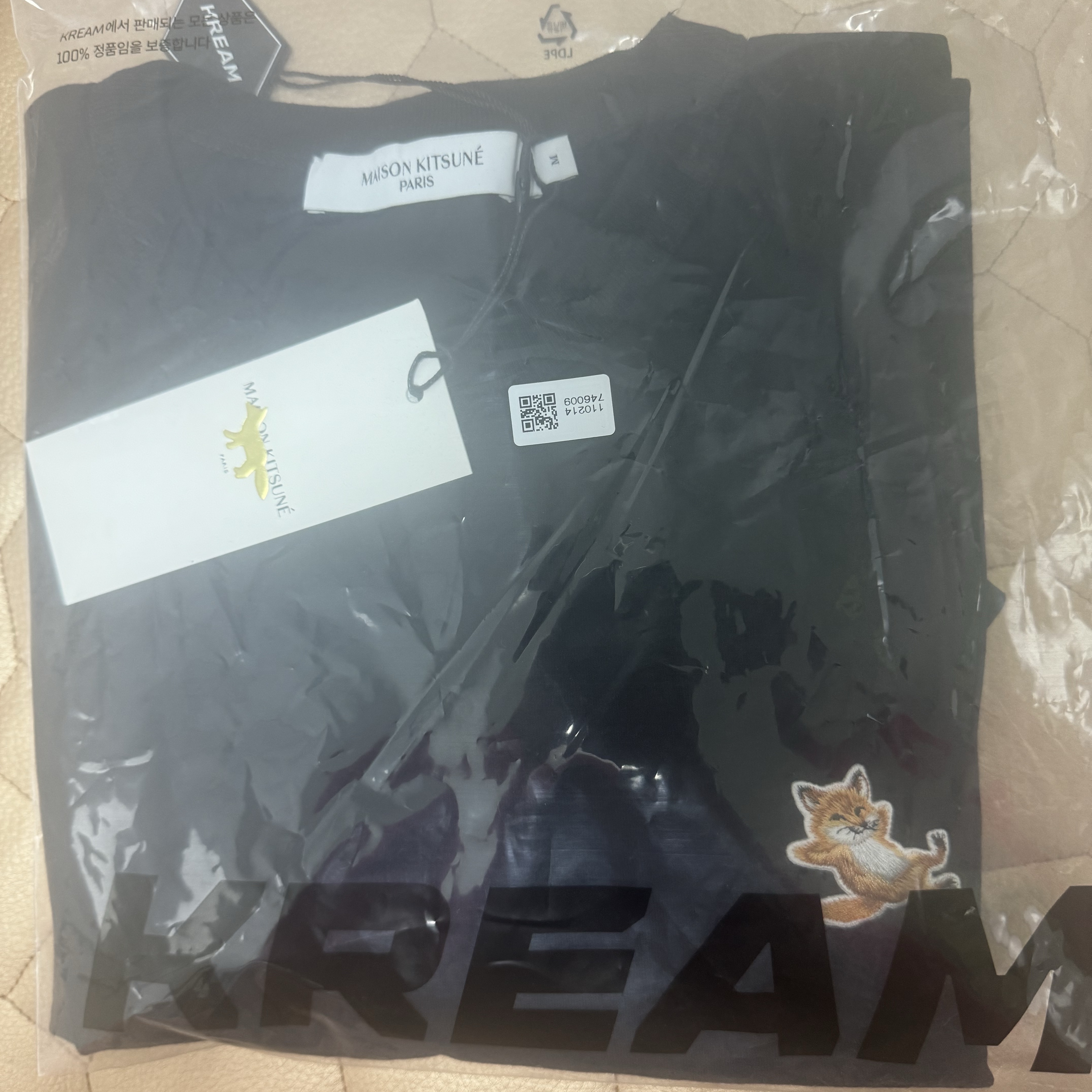 Maison Kitsune Chillax Fox Patch Classic T-Shirt Black 착용 스타일