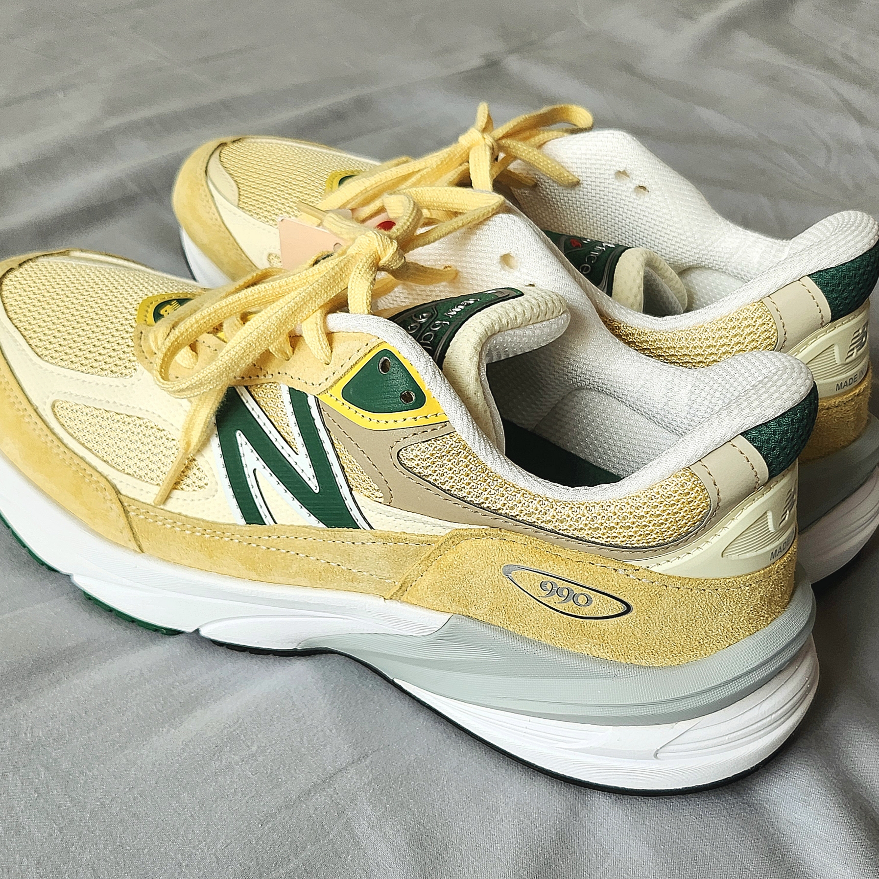 New Balance 990v6 Made in USA Sulphur Green 착용 스타일 - 2