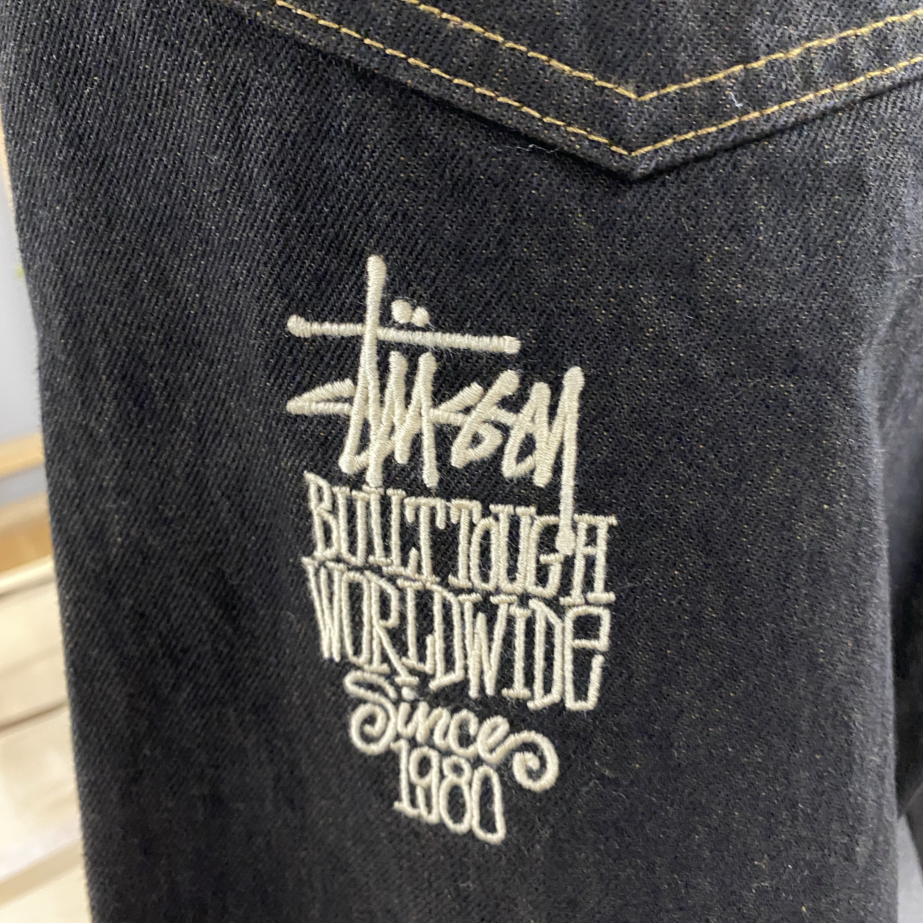 Stussy x Levi's Crispy Rinse 568 Jean Black 착용 스타일 - 1