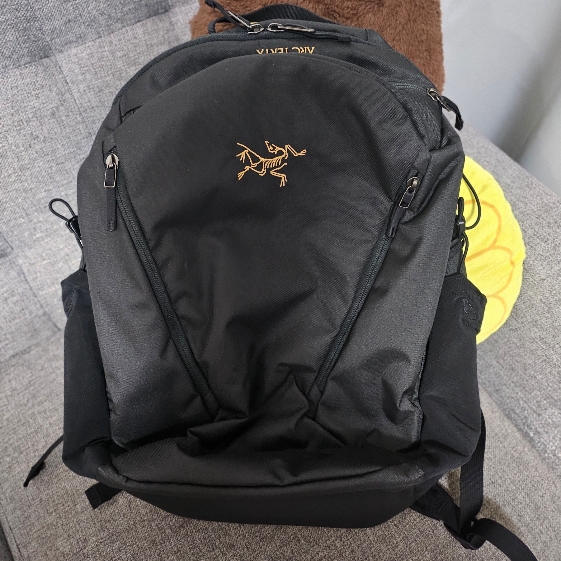 Arc'teryx Mantis 26 Backpack Black 착용 스타일