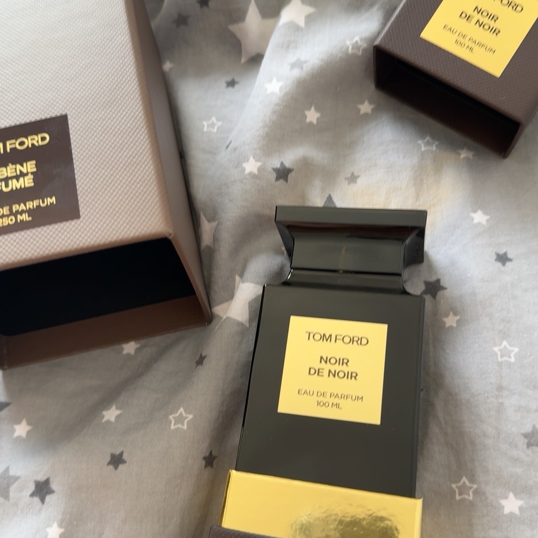 Tom Ford Noir De Noir Eau De Parfum 50ml 착용 스타일 - 2