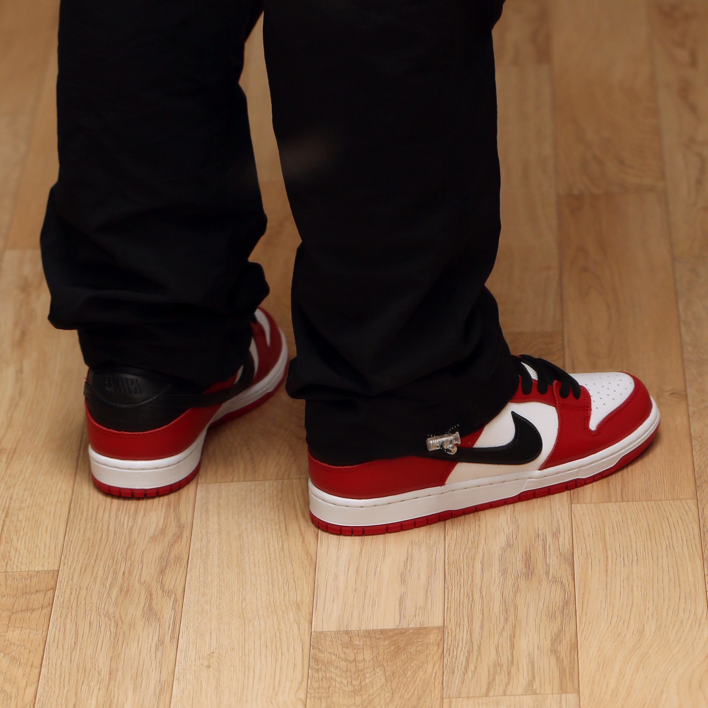 Nike SB Dunk Low Pro Chicago 착용 스타일 - 3