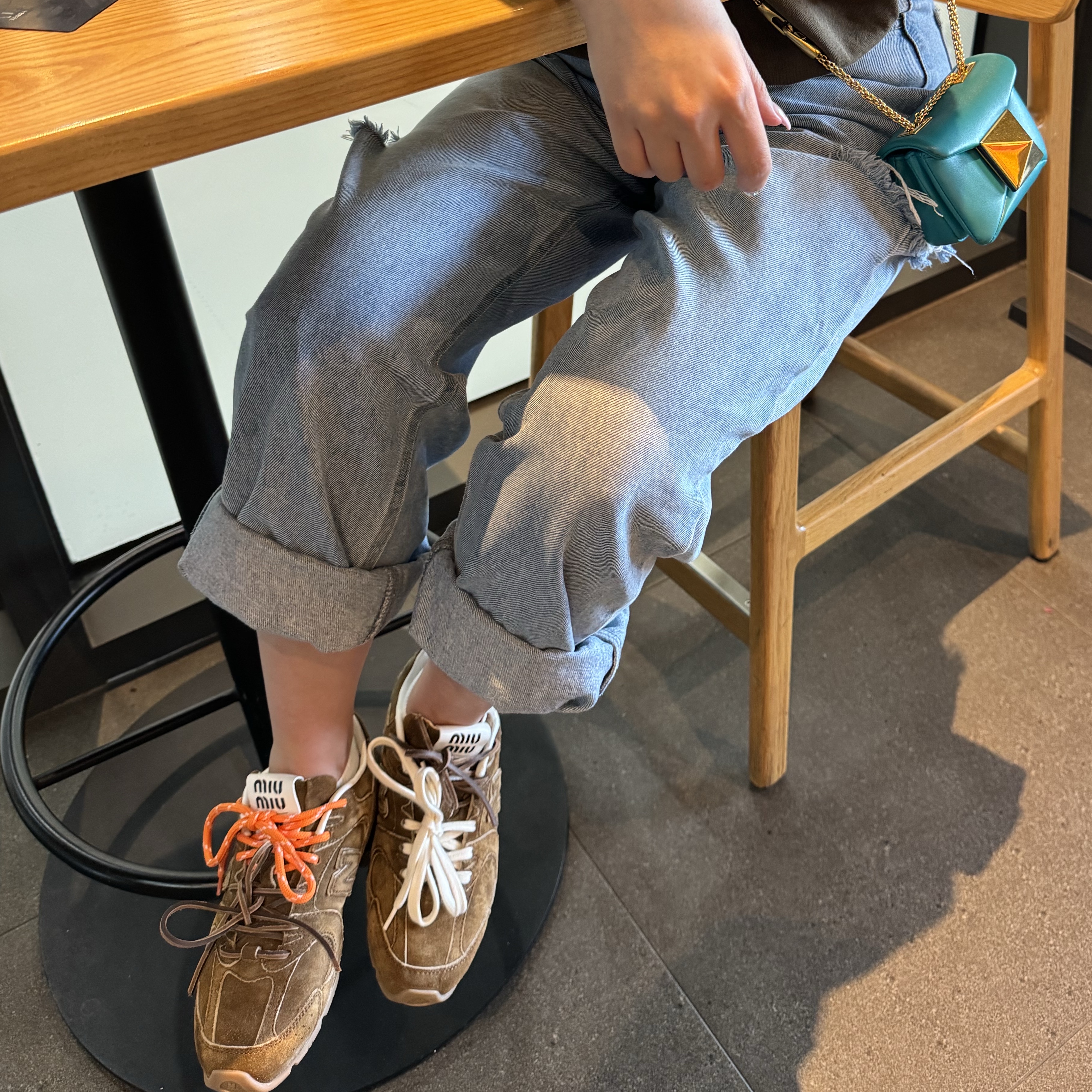 (W) New Balance x Miu Miu 530 Suede Mesh Sneakers Cinnamon, Kapital Legs Mini Skirts Forever Truck Cap Kinari Brown 착용 스타일 - 1