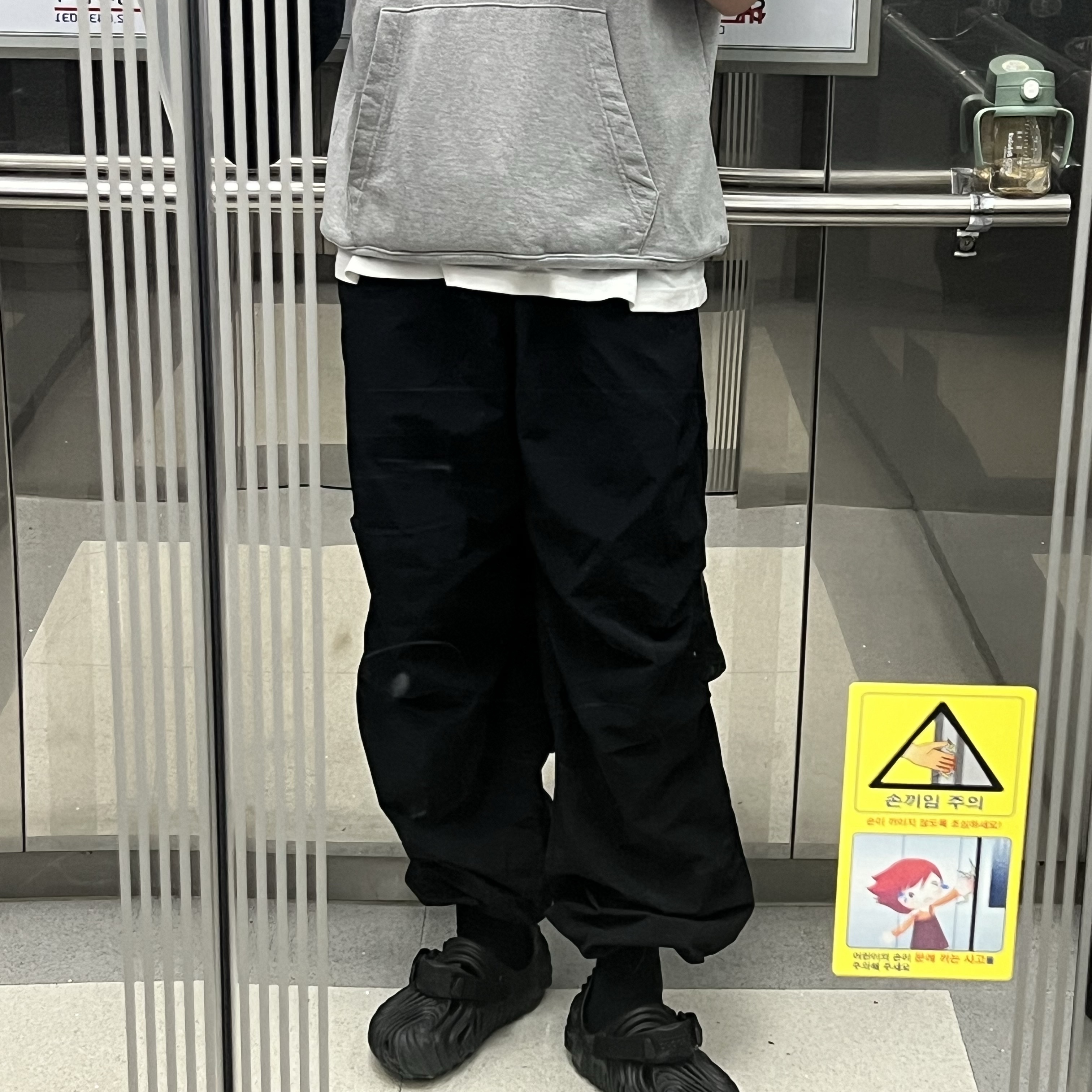 Crocs x Salehe Bembury Pollex Clog Sasquatch 착용 스타일 - 1