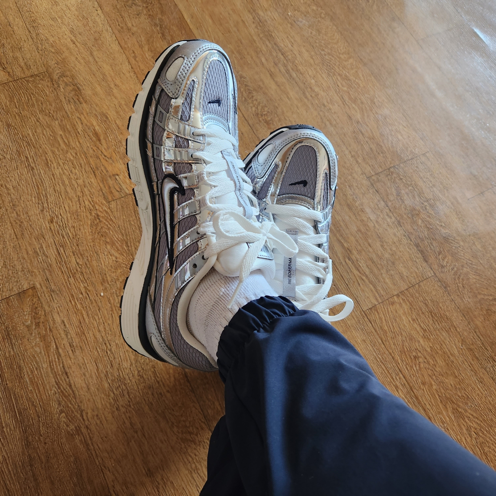 Nike P-6000 Metallic Silver 착용 스타일 - 3