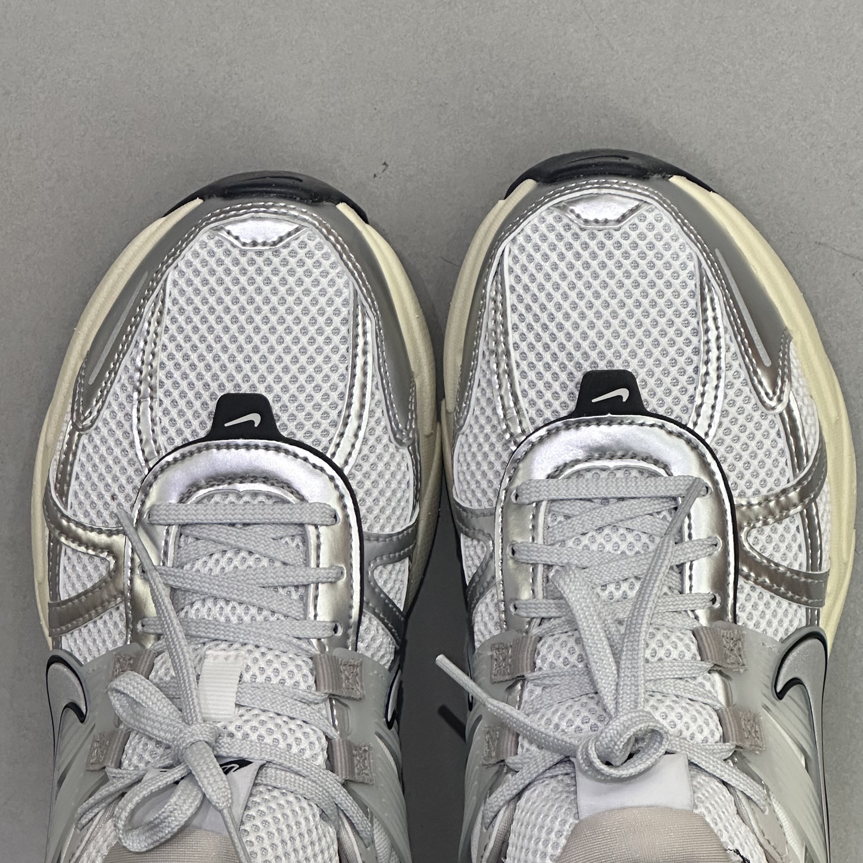 Nike V2K Run Summit White Metallic Silver 착용 스타일