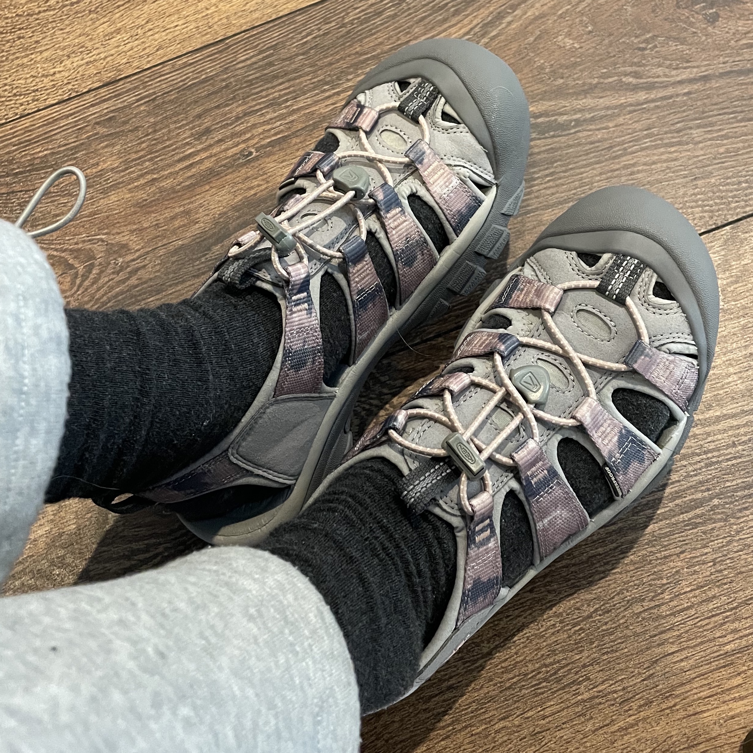 (W) Keen Newport H2 Fawn Tie Dye 착용 스타일