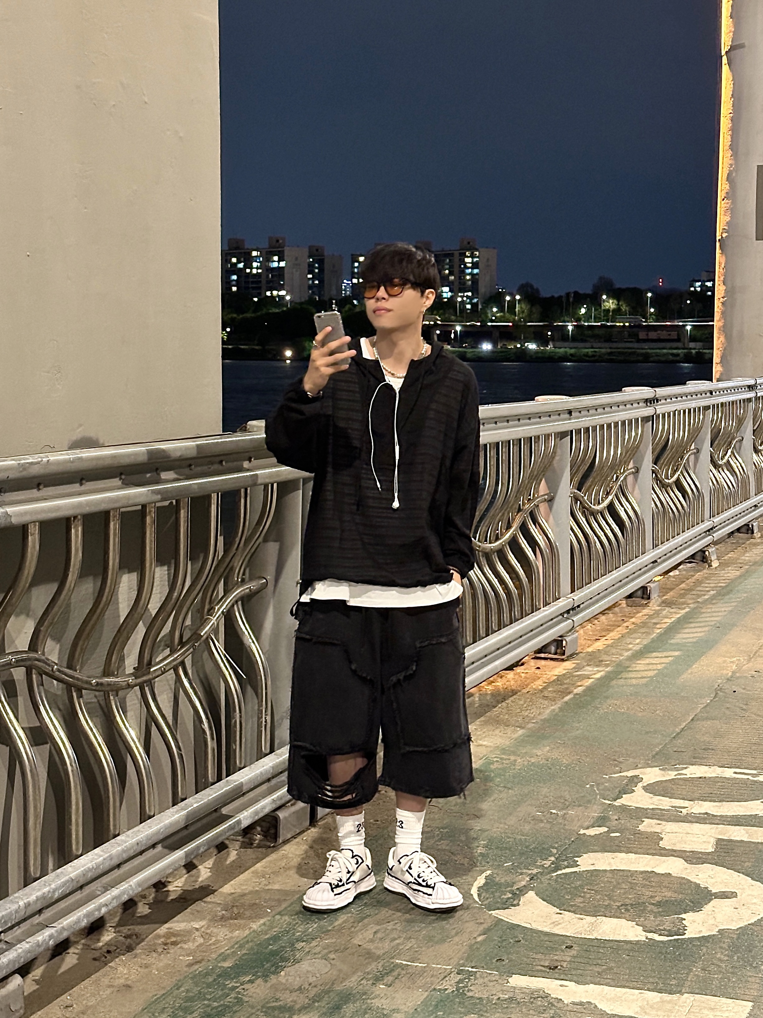 Maison Mihara Yasuhiro Blakey OG Sole OH Canvas Low-top Sneakers White 착용 스타일 - 3
